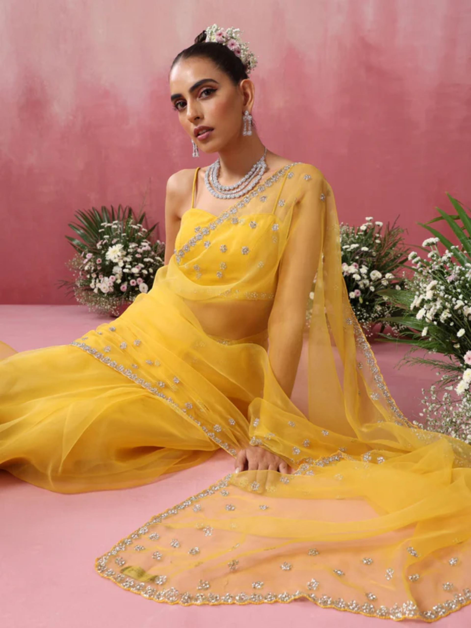 How can you wear an organza saree without difficulty?