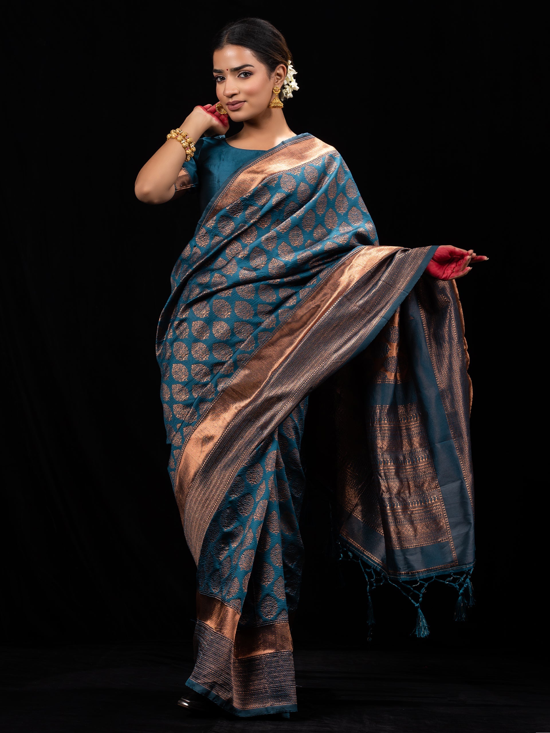Vishesh Blue Fluorite Saree with Blouse Fabric