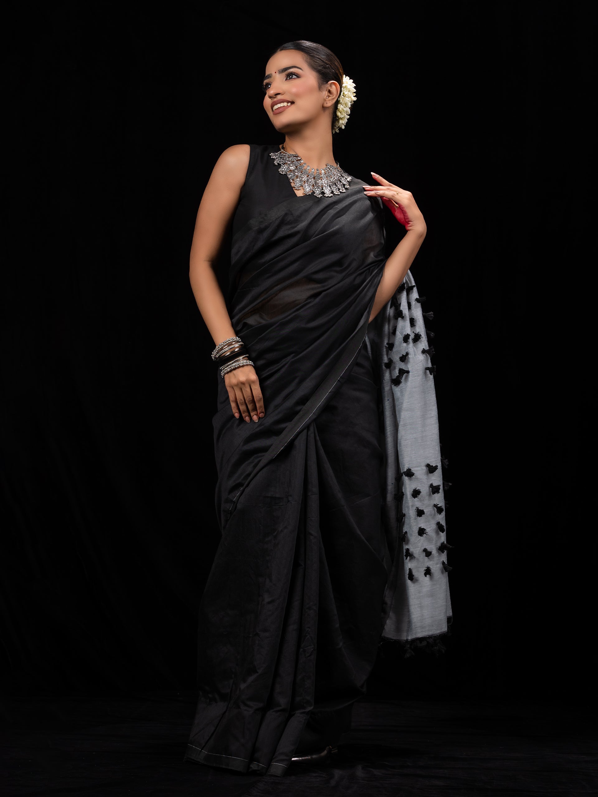 Pom pom cotton Black-Grey Saree