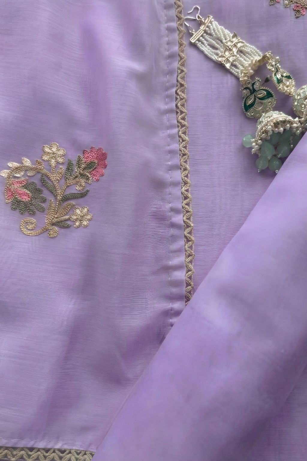 3 Pc Unstitched Suit - Mul Lilac Kashmiri Embroidery Kurta with Beads , Embroidered Dupatta and Bottom