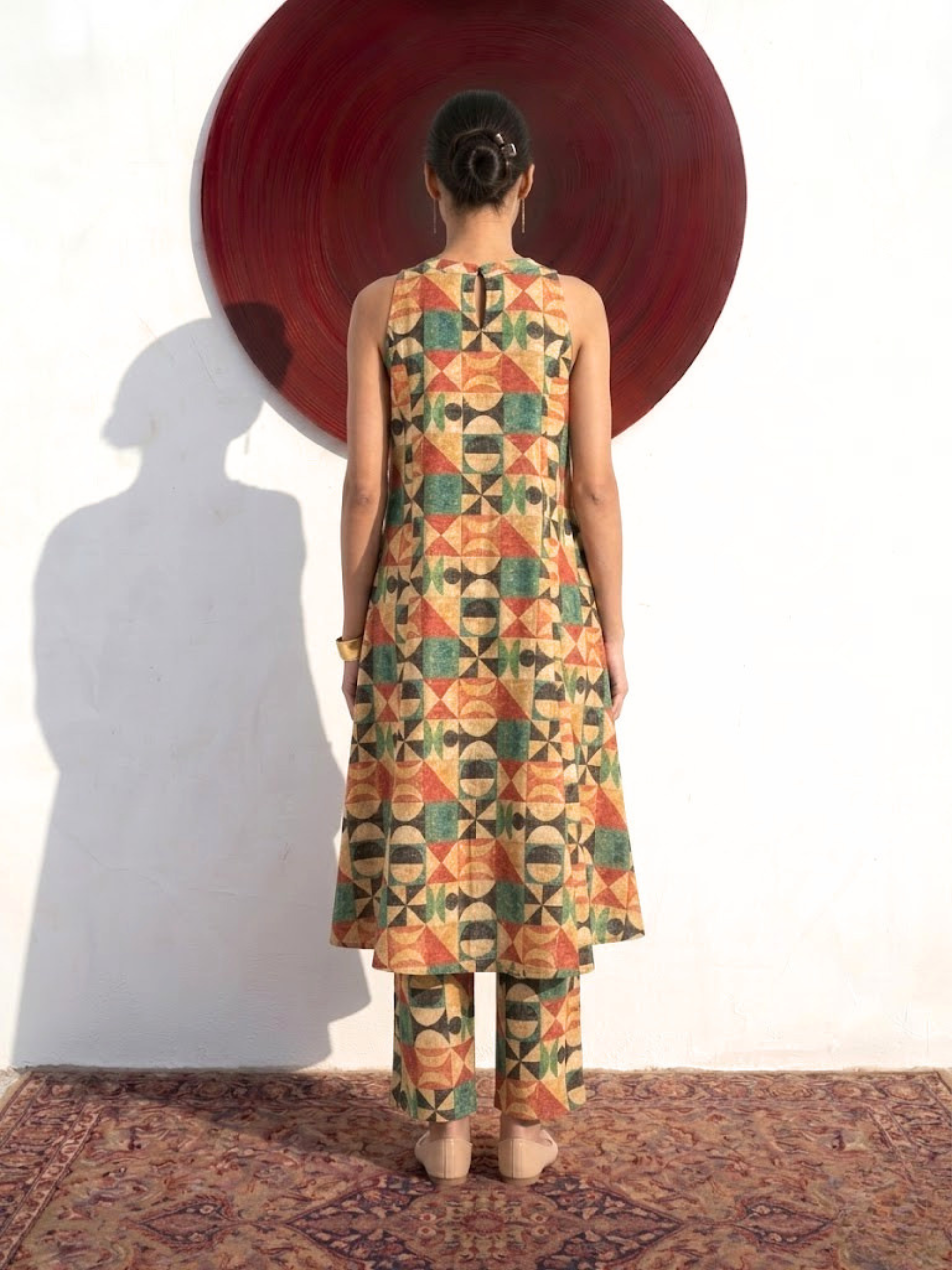 2 pc SET - Geometric Multicolor Printed Linen Sleeveless Kurta and Pant