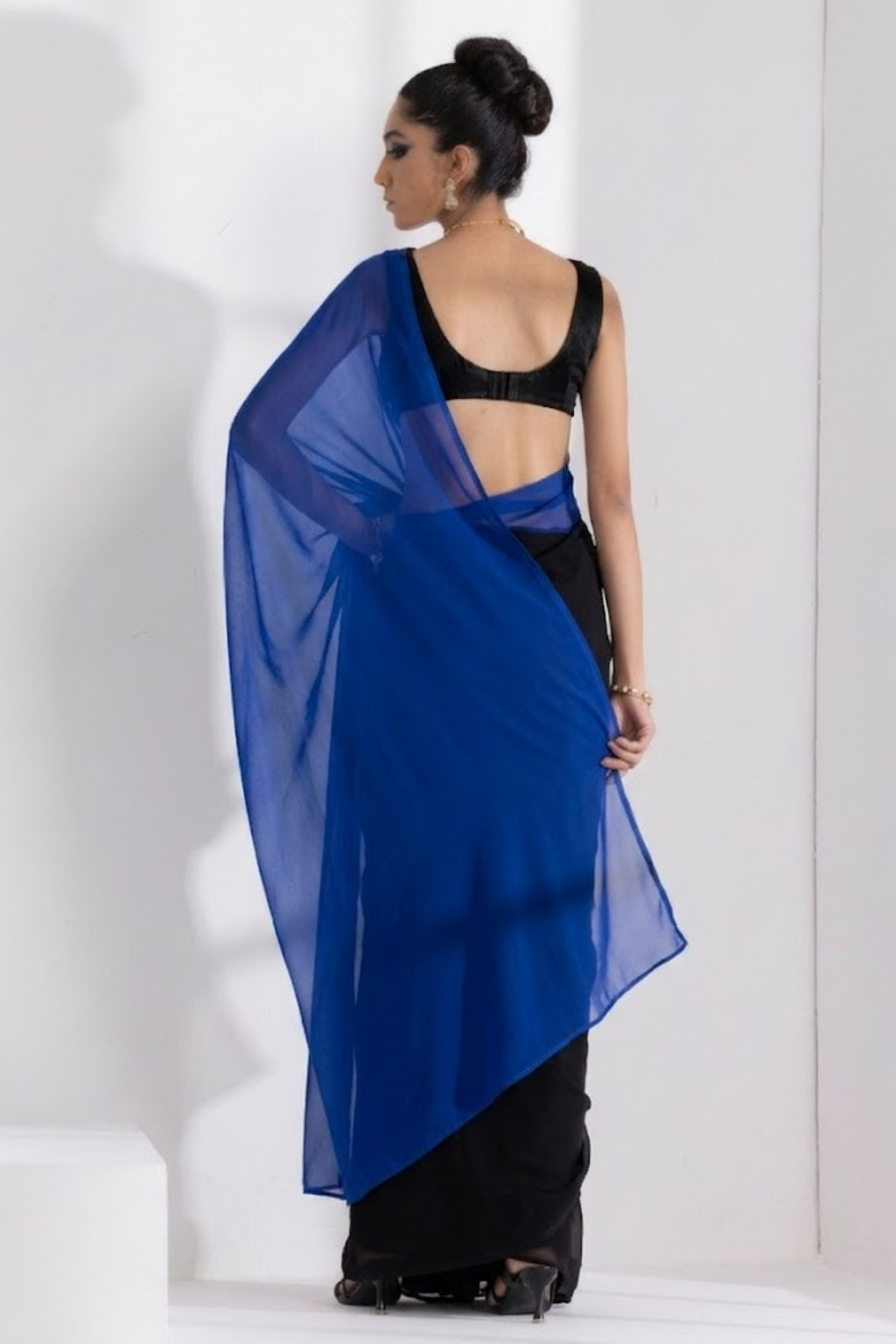 Black and Blue Georgette Triangle Saree with Blouse Fabric