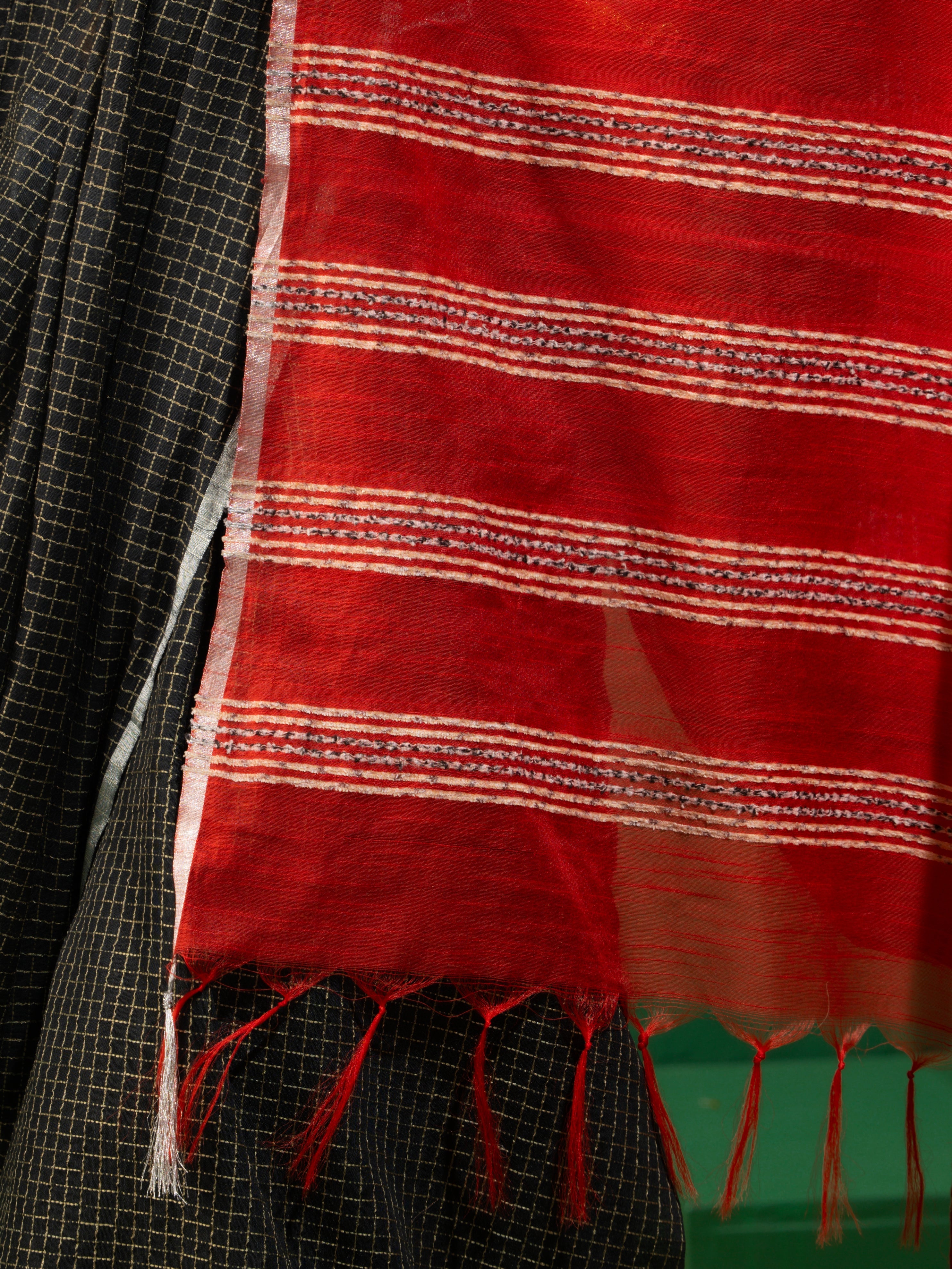 Black Check Silver Border Saree with Red Pallu and Blouse Fabric