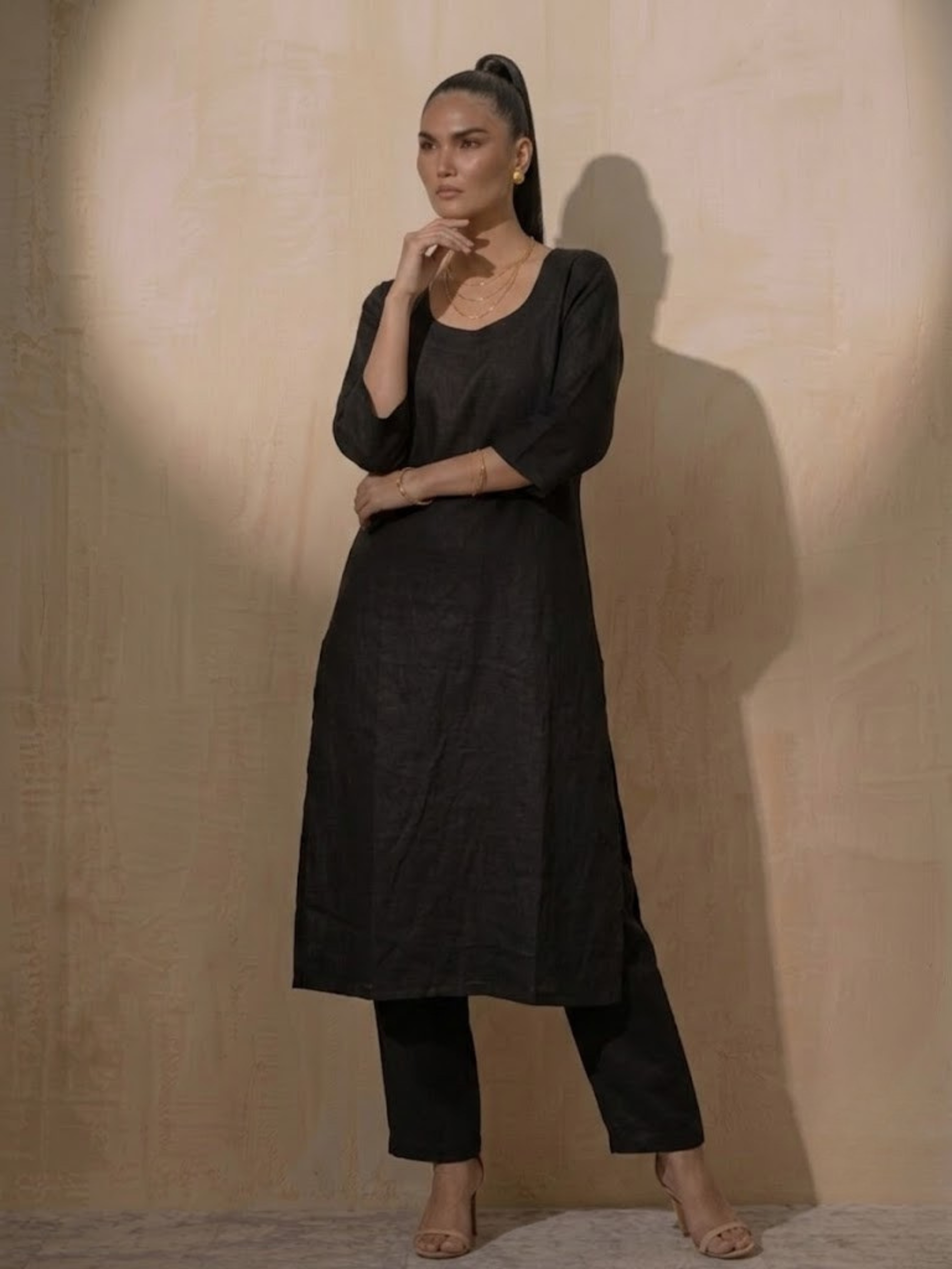 Swtantra Black Linen Round Neck Elbow Sleeve Kurta with Pants