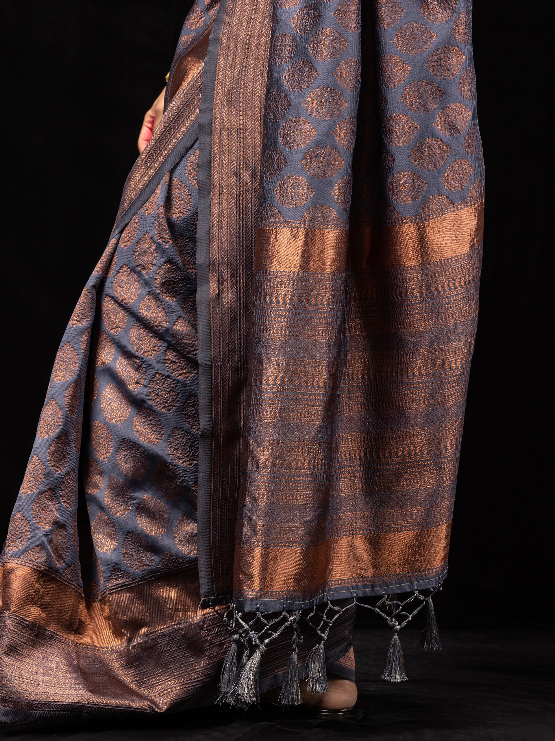 Vishesh Grey Slate Saree with Blouse Fabric