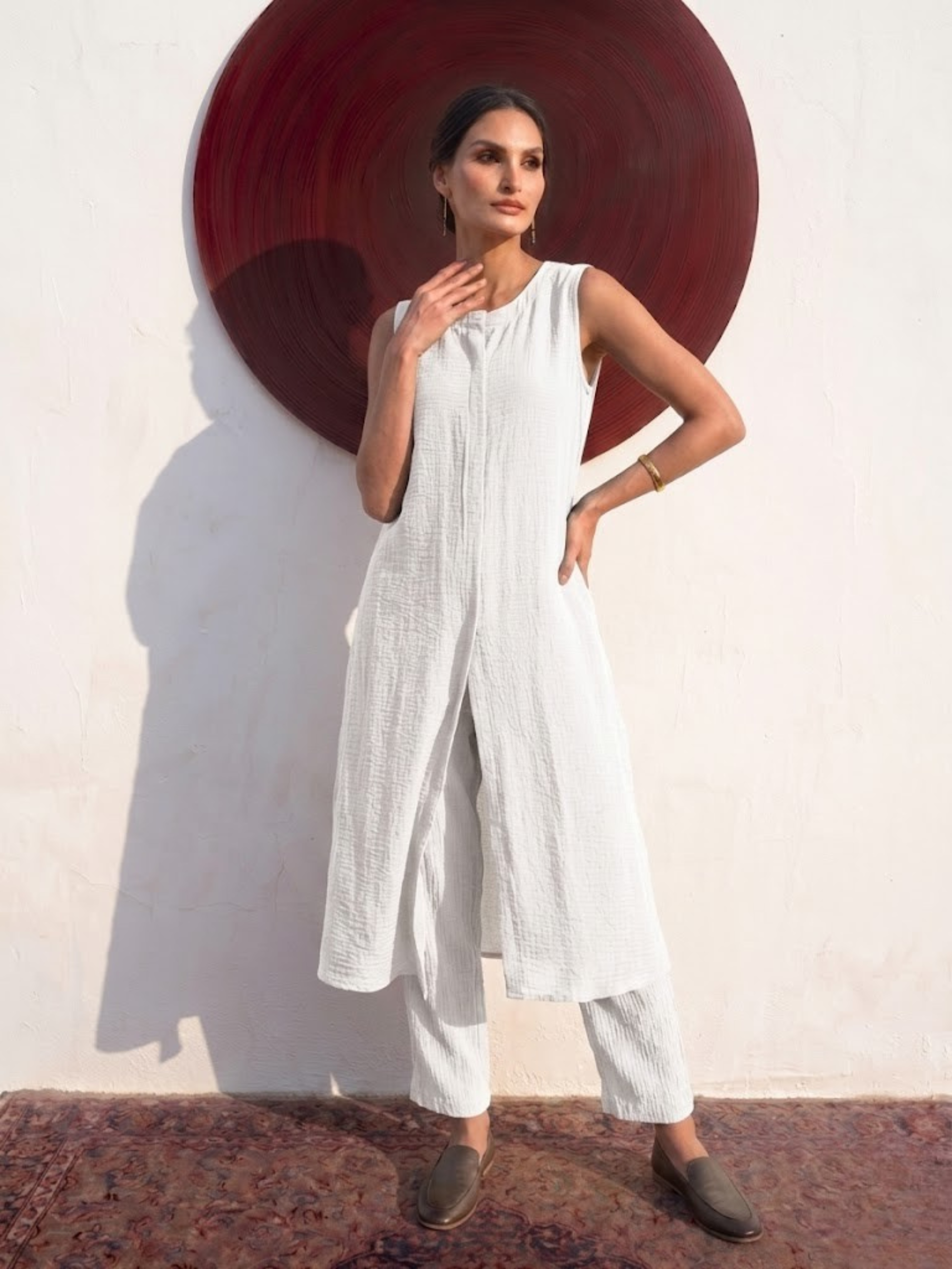 Swtantra White Easy Addictive Travel Airflow Sleeveless Kurta and Pant Set