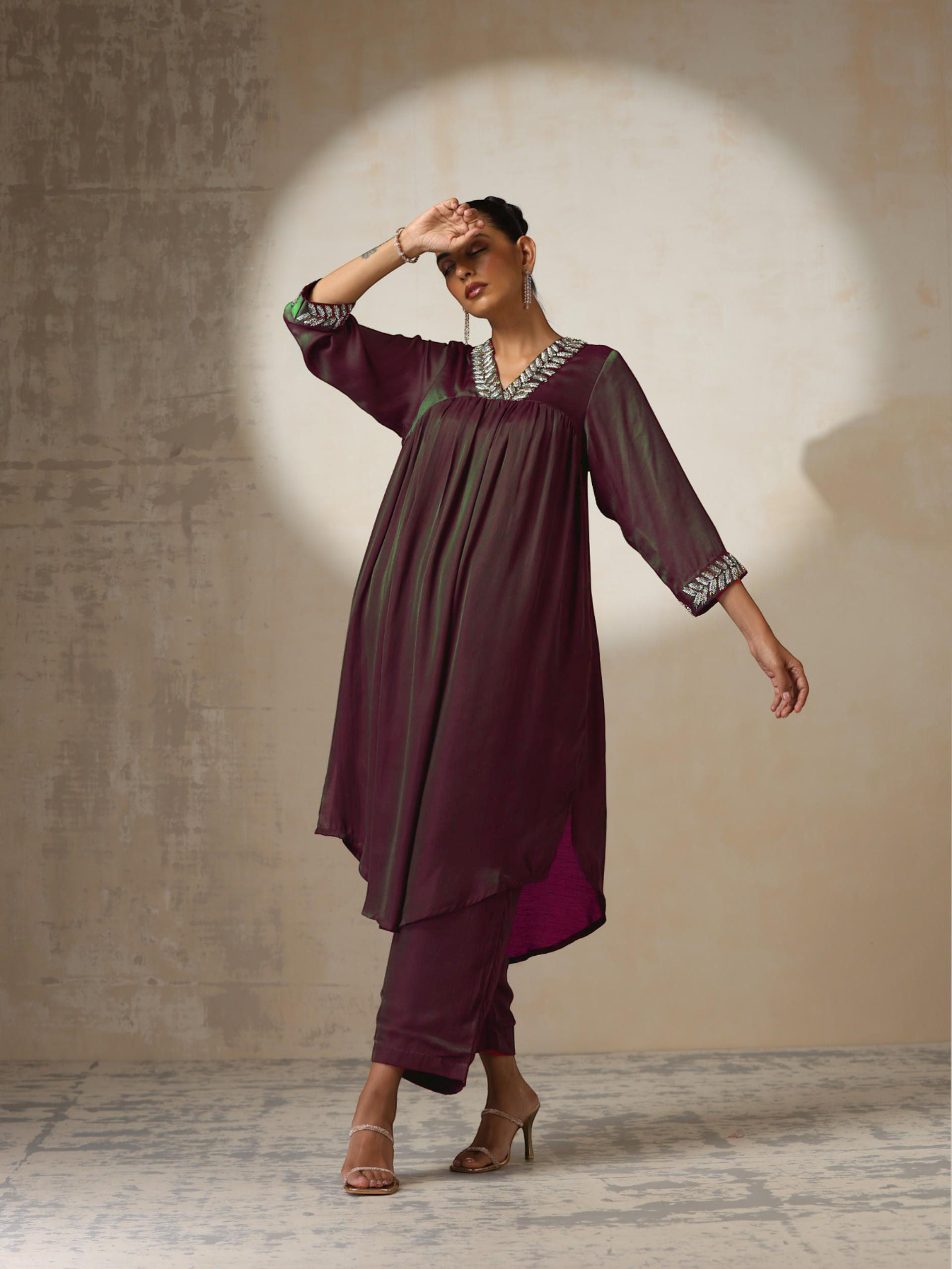 Women's Purple and Green Dual Shade Viscose Satin Kurta with Hand Embroidery on Neck and Sleeve 2 Piece Set | Straight Fit, V Neck, 3/4 Sleeves, Pants, Festive Wear, (Viscose Satin)