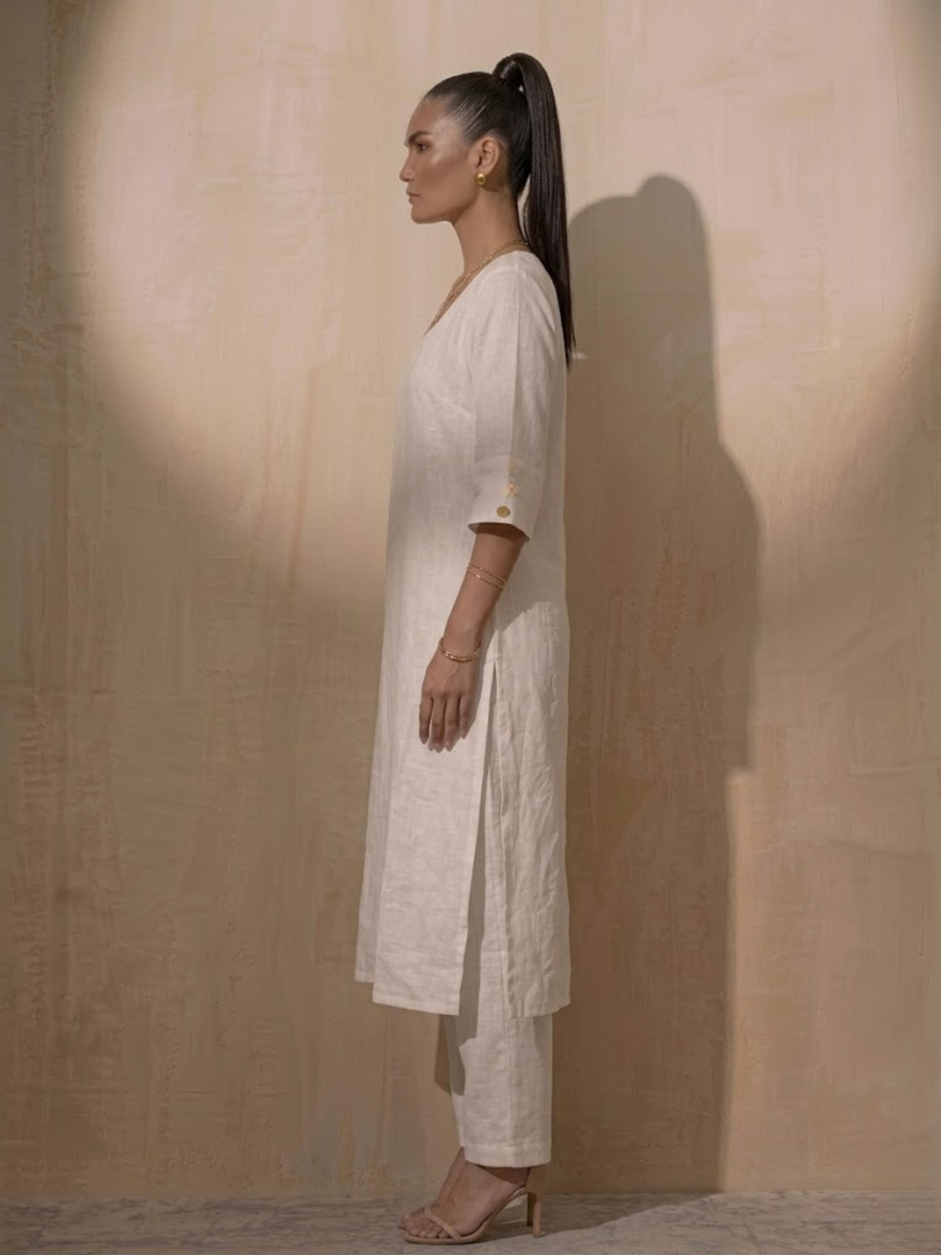Swtantra White Linen Round Neck Elbow Sleeve Kurta with Pants