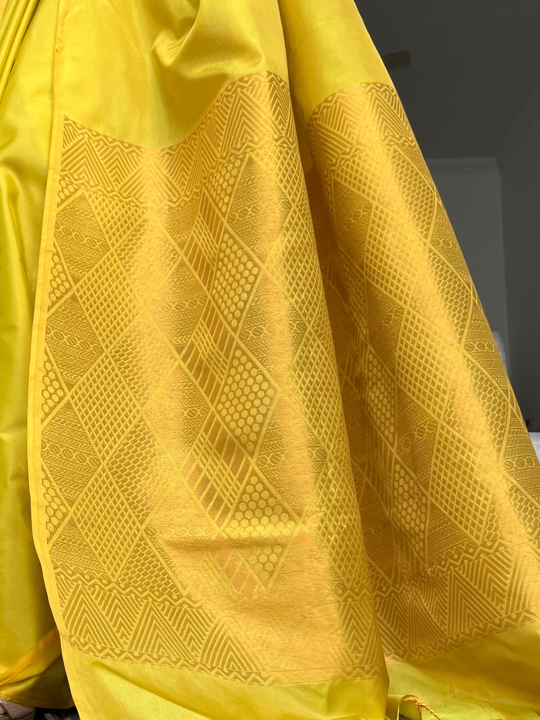 Yellow Saree with Gold Woven Jacquard Pallu & Self Blouse Fabric