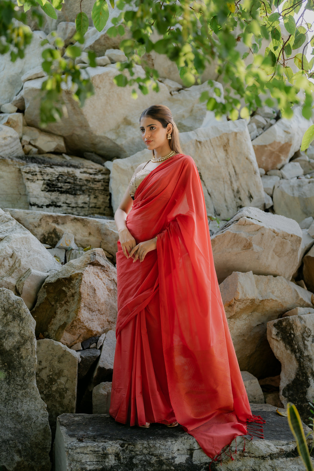Solid Red Saree with Woven Jacquard Pallu in Gold & Self Blouse Fabric