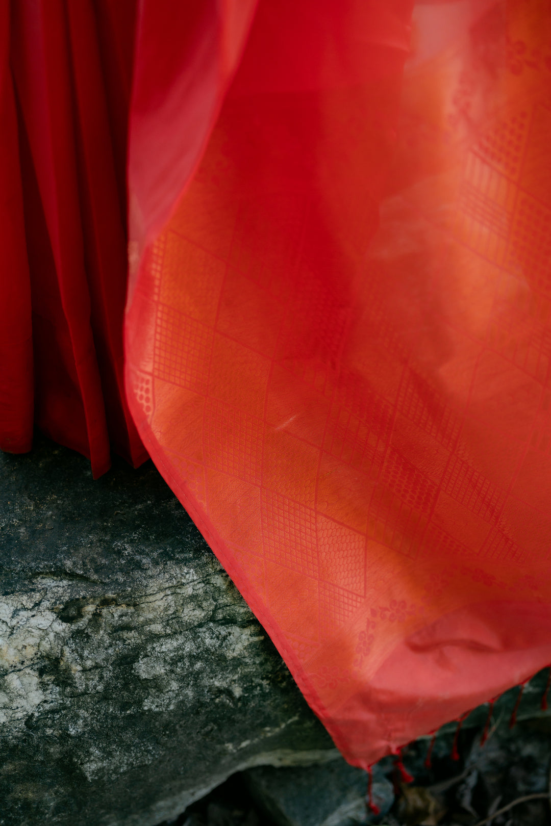 Solid Red Saree with Woven Jacquard Pallu in Gold & Self Blouse Fabric