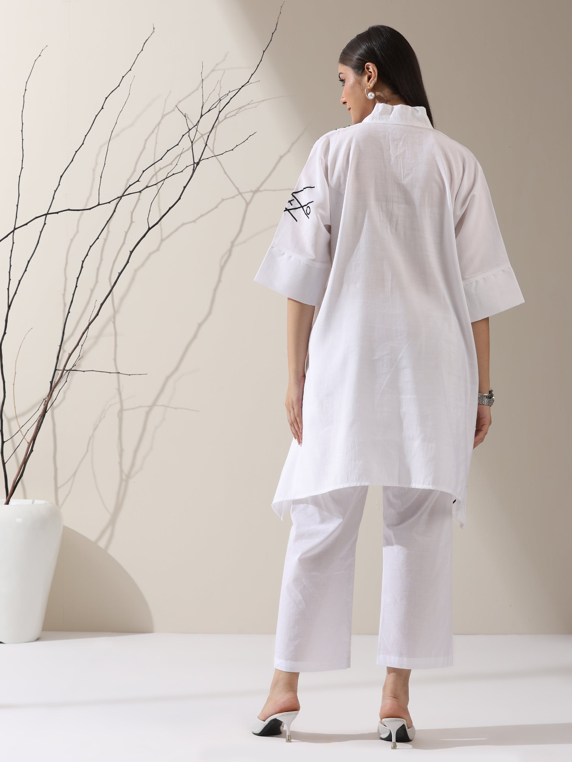 2-Piece White Kurta Set for Women – Japanese Embroidered Noughts & Crosses Design with Matching Pants