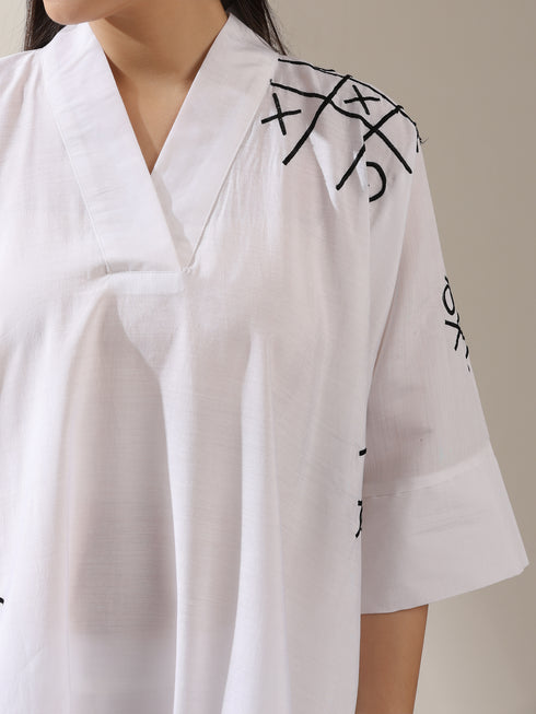 2-Piece White Kurta Set for Women – Japanese Embroidered Noughts & Crosses Design with Matching Pants