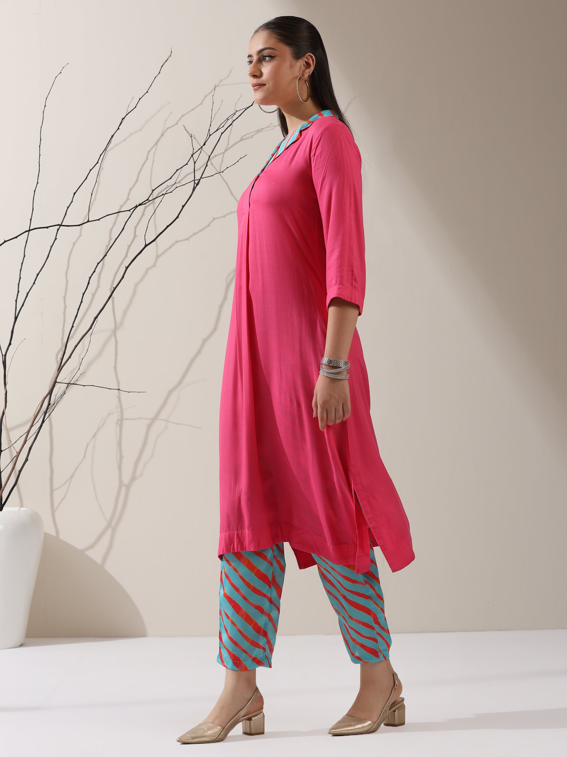 Pink Viscose Kurta Set – 2 Pc with Printed Blue Collar & Pants