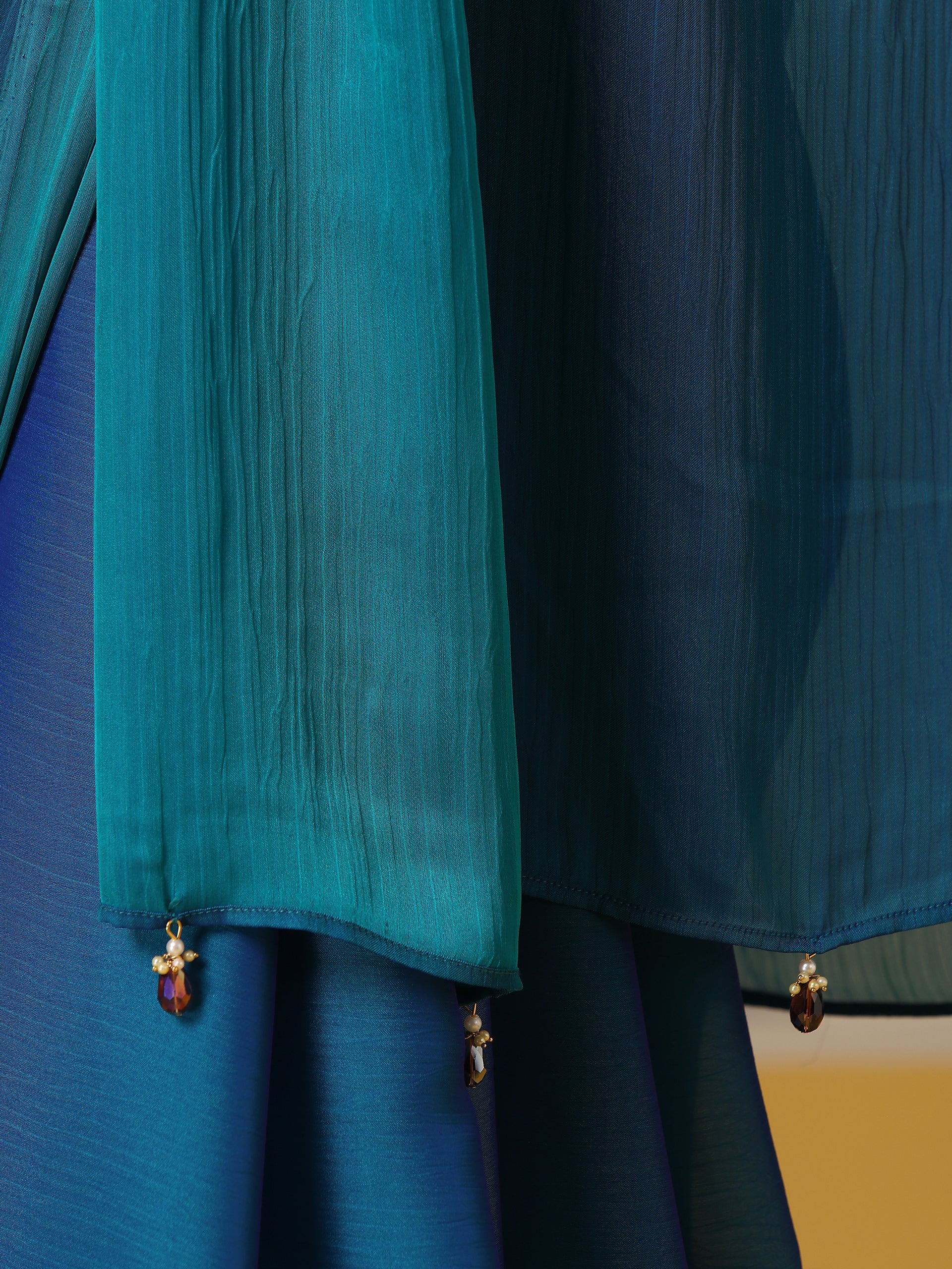 Blue green dual shade chiffon saree with self blouse fabric — view 6
