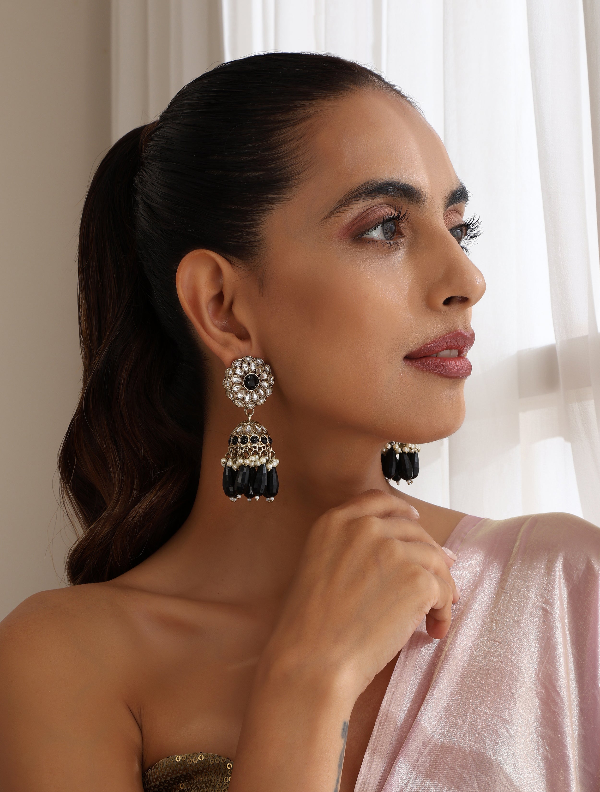 Kundan Black Jhumka Earring