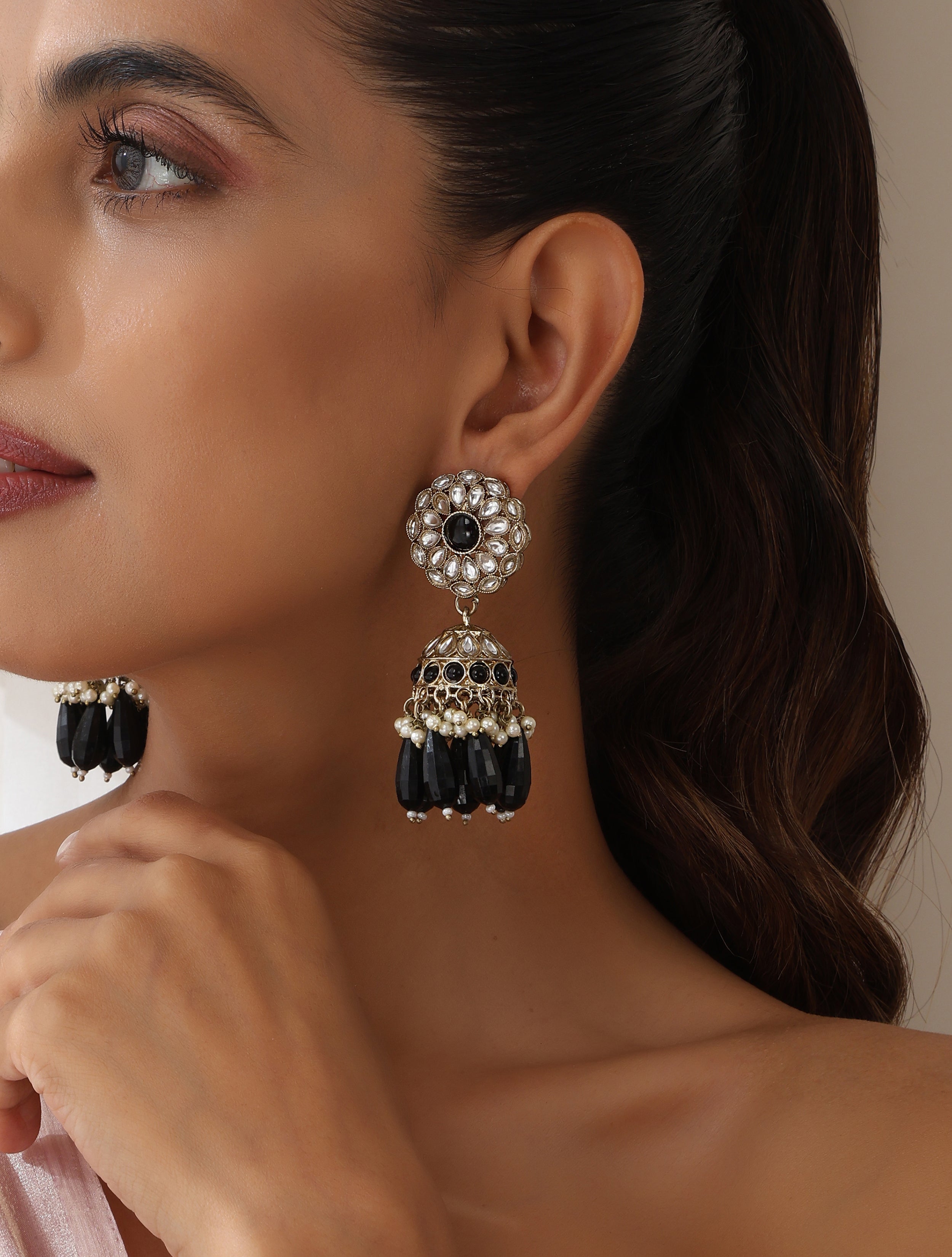 Kundan Black Jhumka Earring