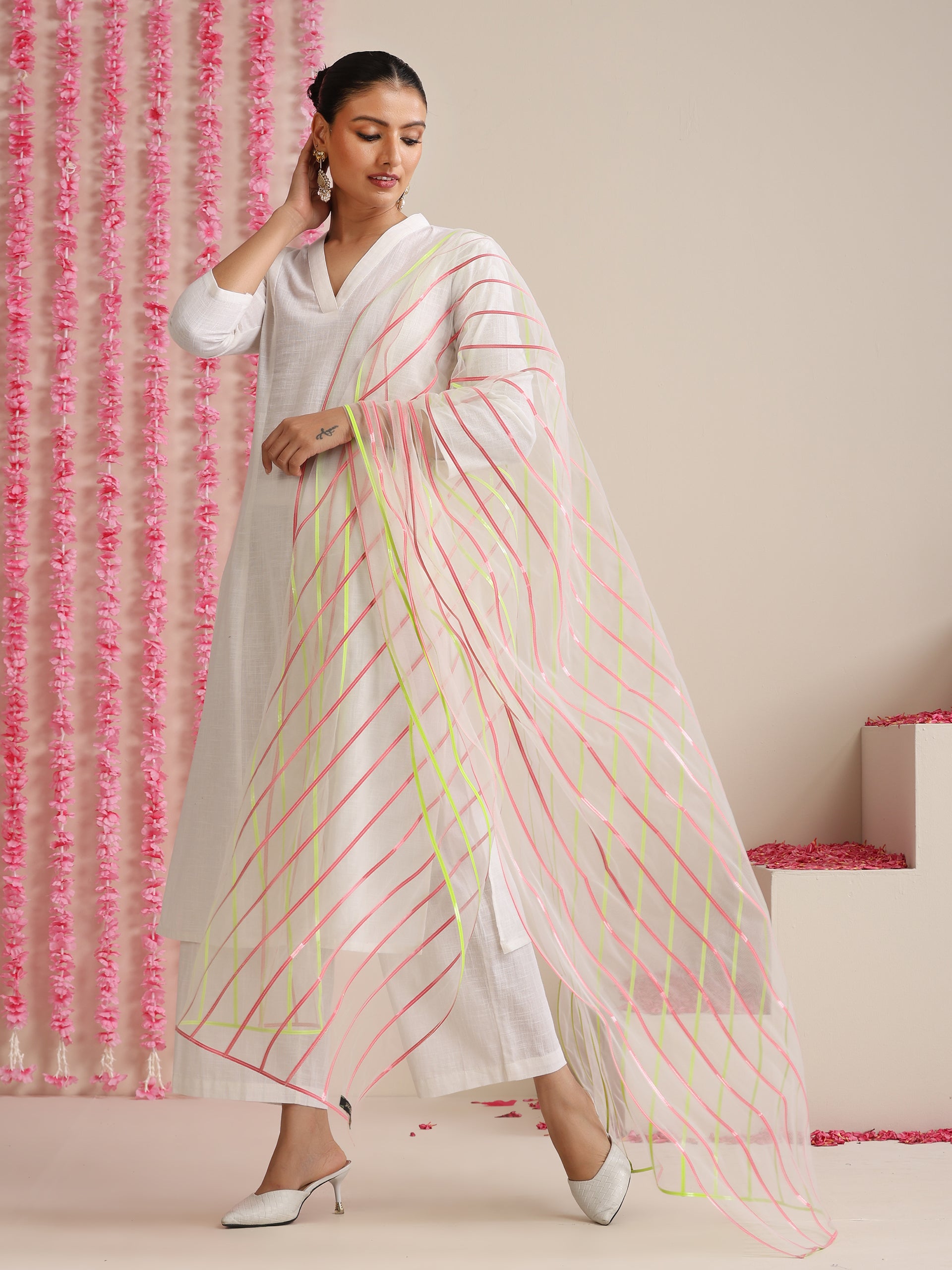 Women’s White Cotton Slub Kurta & Pyjama Set with Neon-Pink Net Dupatta | 3 Pc Modern Ethnic Look