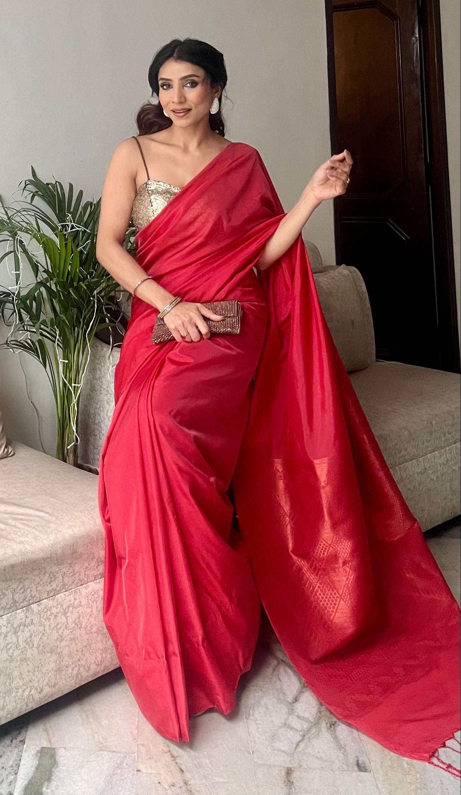 Solid Red Saree with Woven Jacquard Pallu in Gold & Self Blouse Fabric