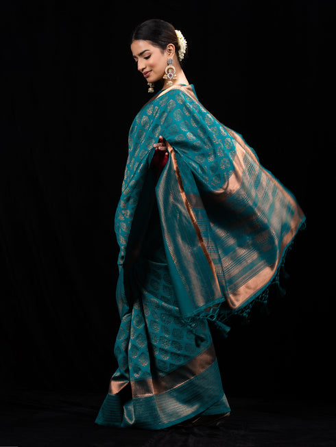 Vishesh Firoza Saree with Blouse Fabric