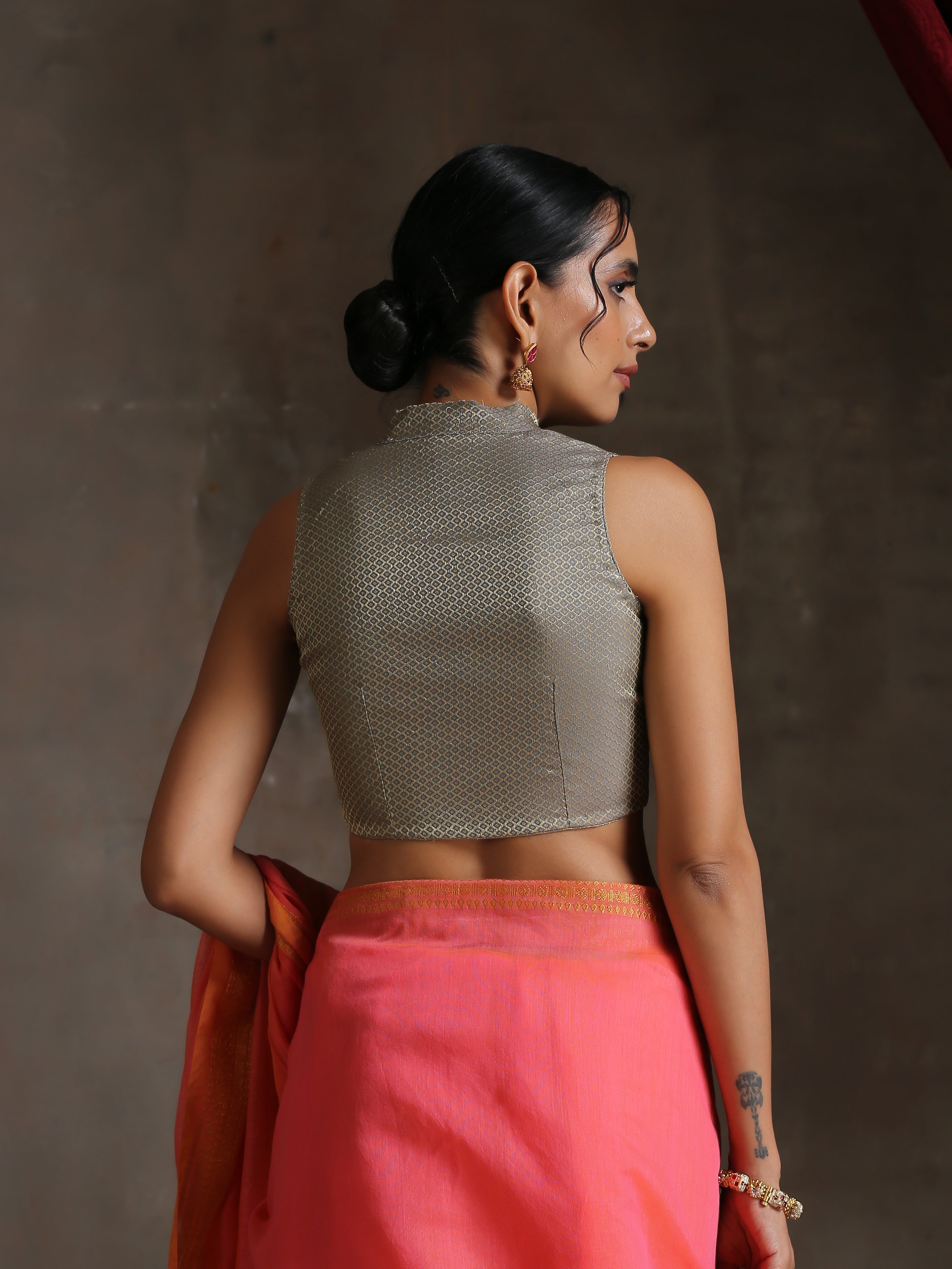 Blouse - Grey Jacquard Sleeveless blouse