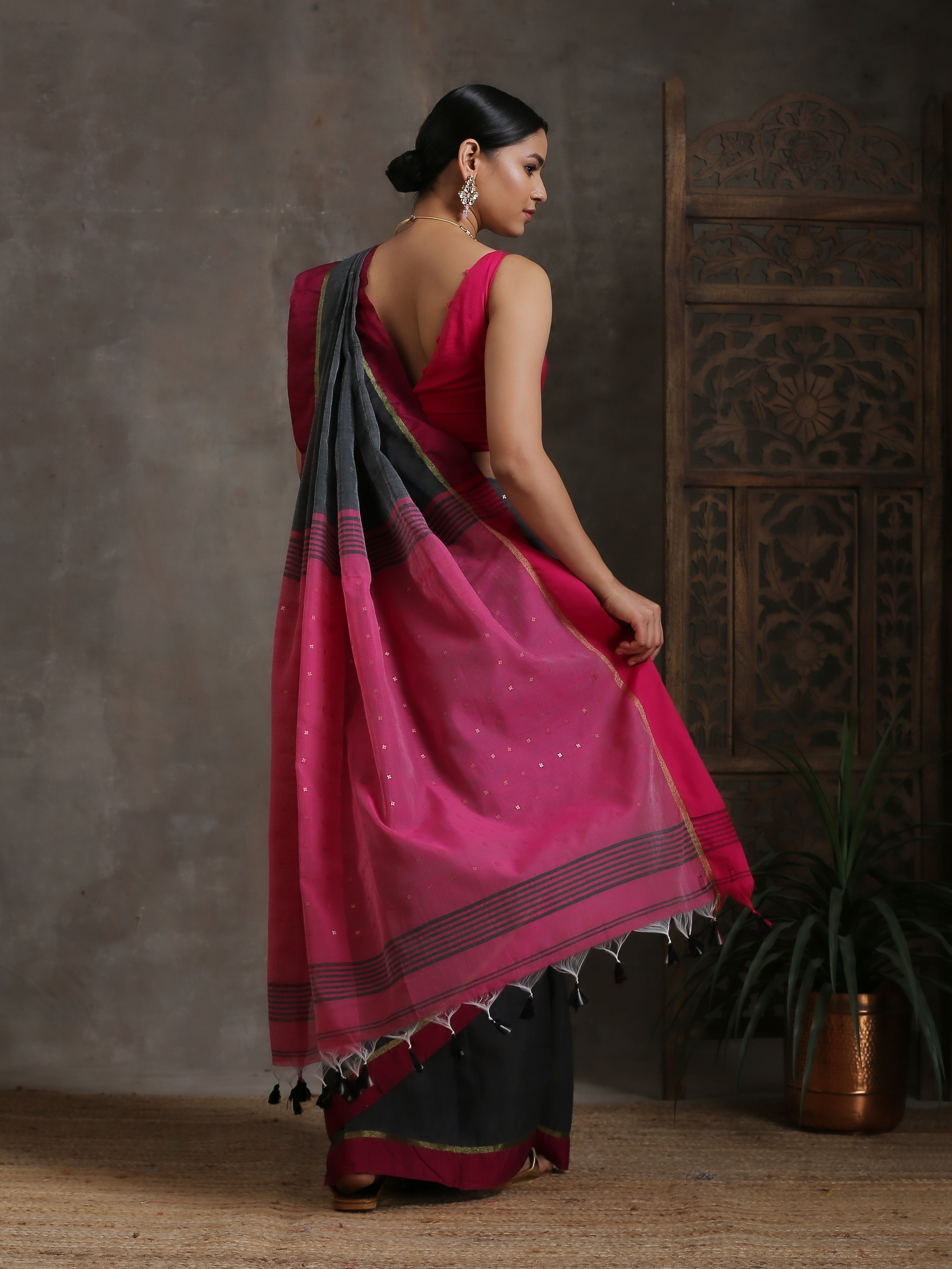 Grey & Pink Handloom Saree with Blouse Fabric