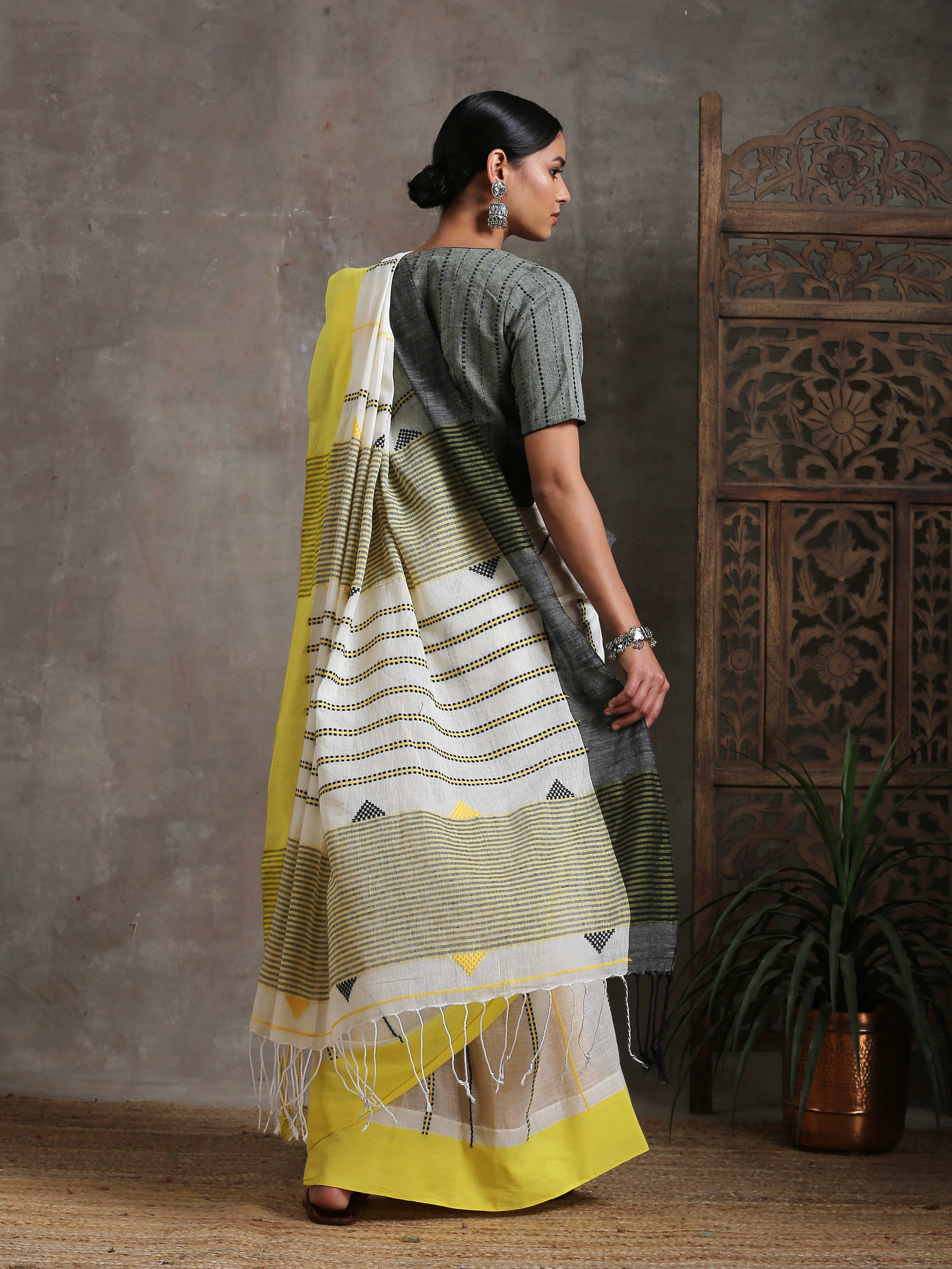 Daisy white Handloom Saree