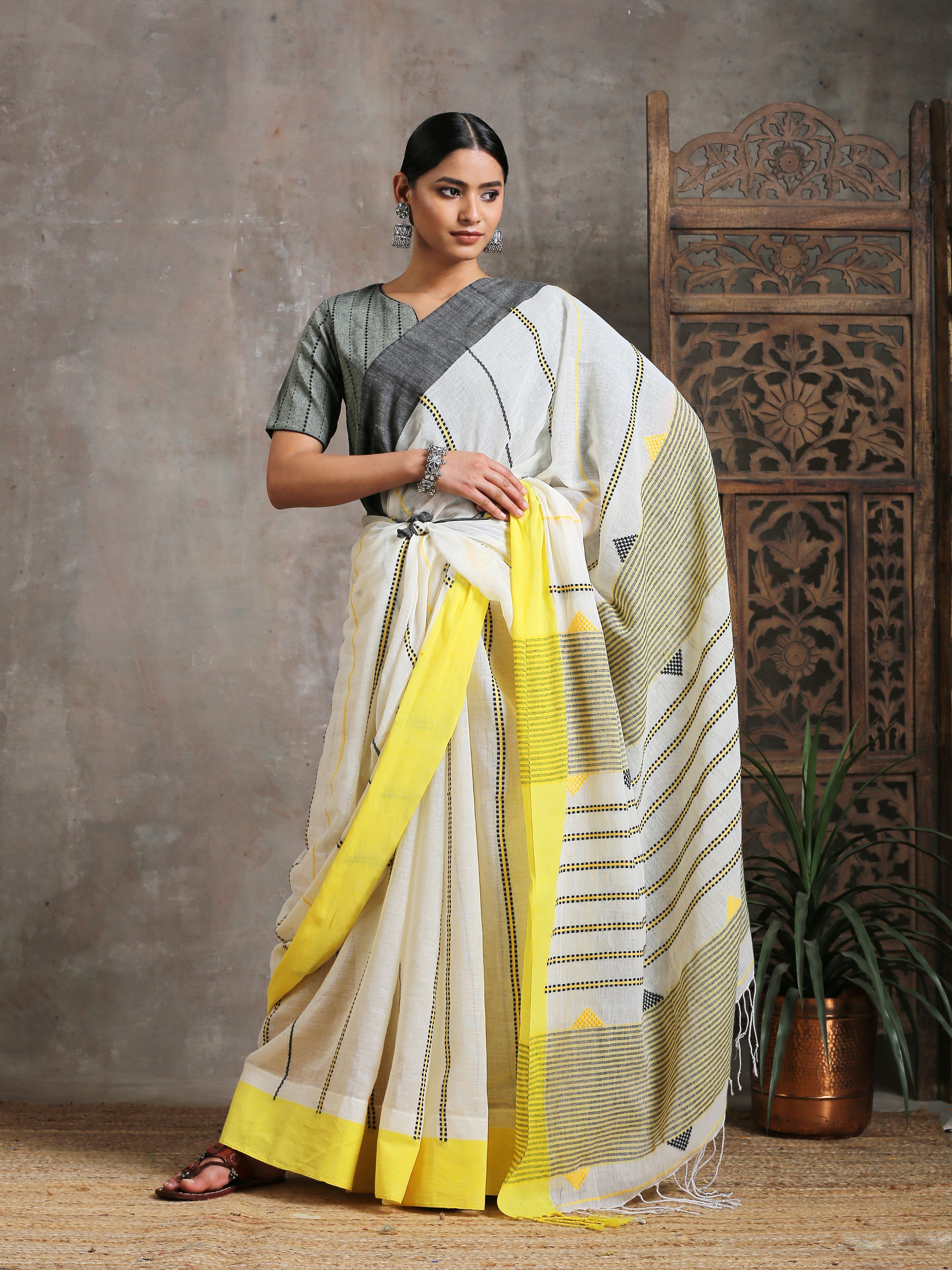 Daisy white Handloom Saree