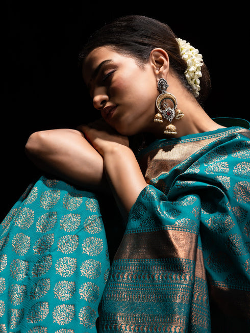 Vishesh Firoza Saree with Blouse Fabric