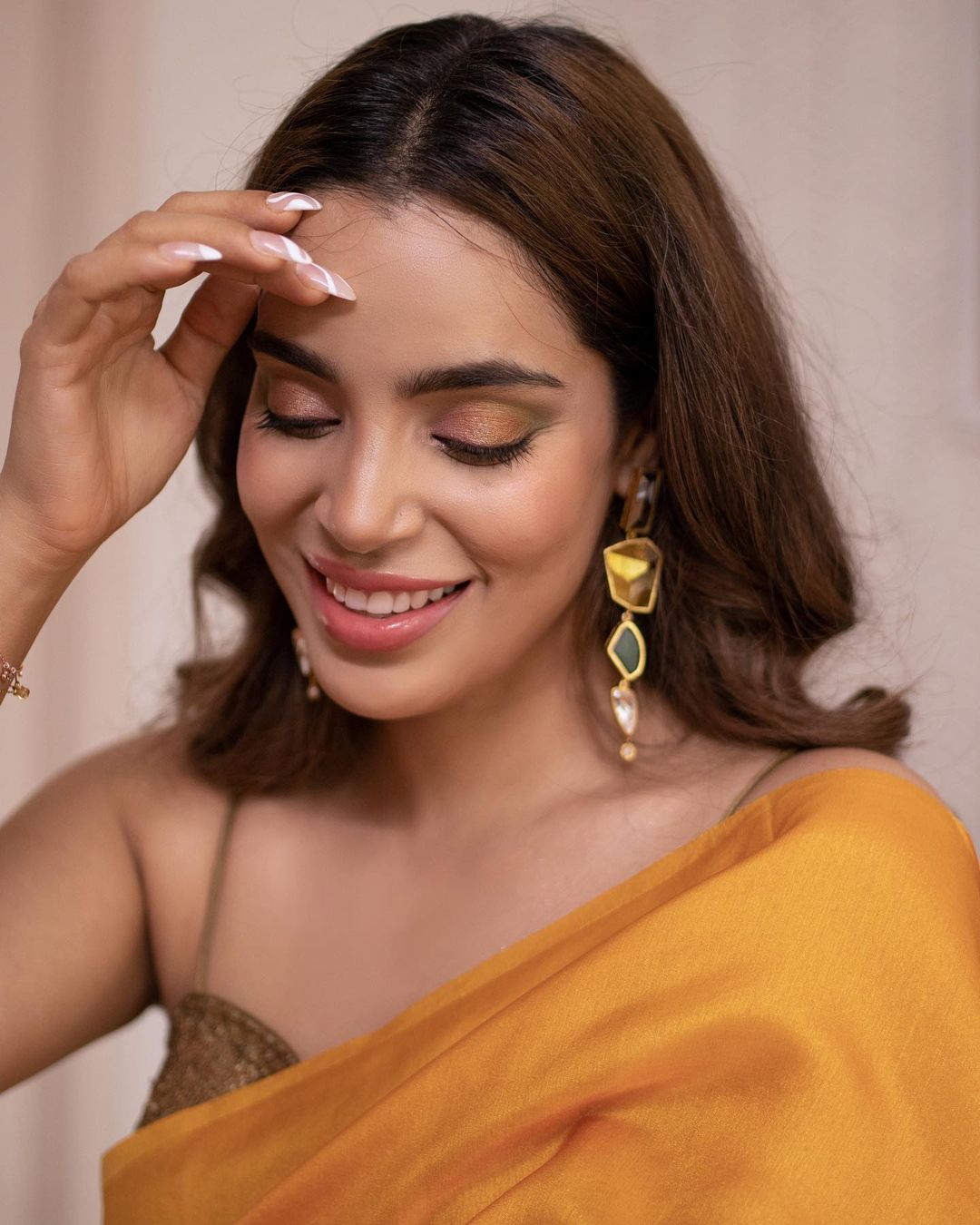 Ochre saree with handmade lace on edge with pendants — view 2