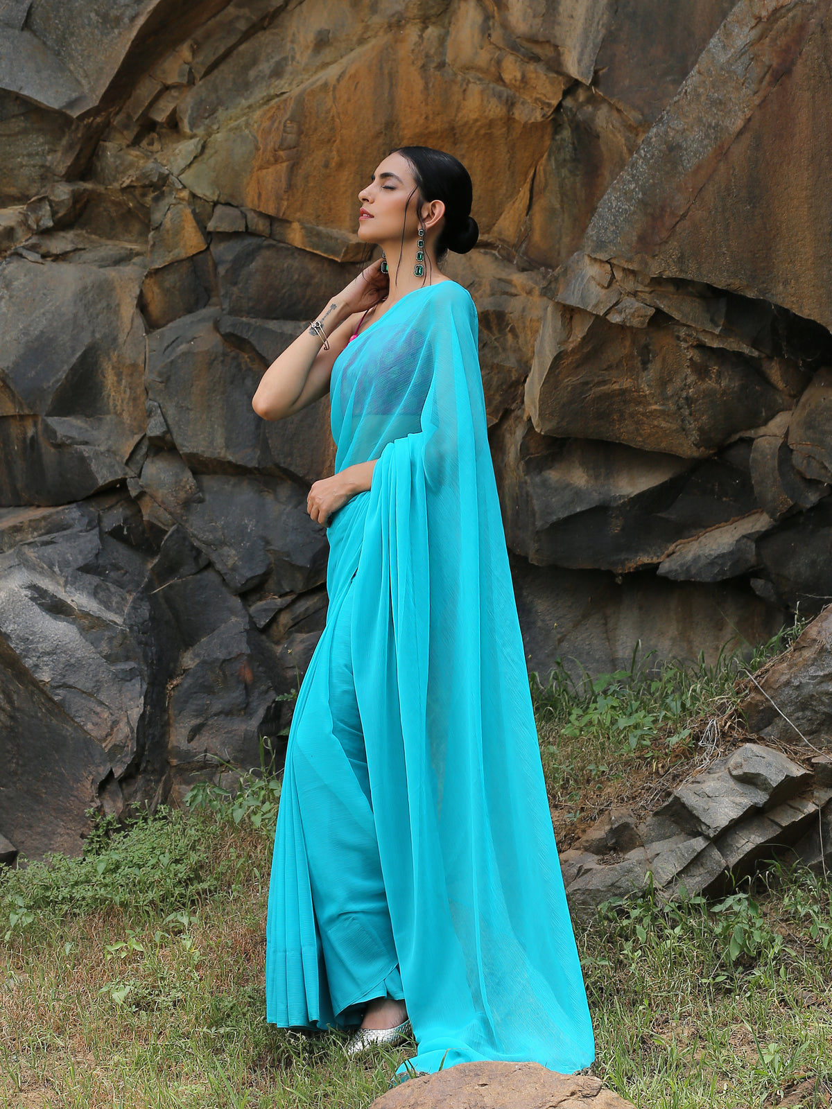 Turquoise chiffon saree with bronze lace — view 5