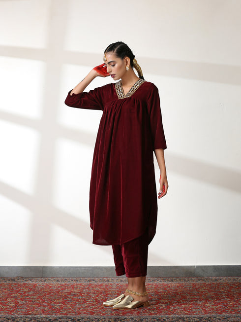 Women's Burgundy Velvet Kurta with Mirror Lace and Pants 2 Piece Set | Straight Fit, V Neck, 3/4 Sleeves, Pants, Festive Wear, (Velvet)