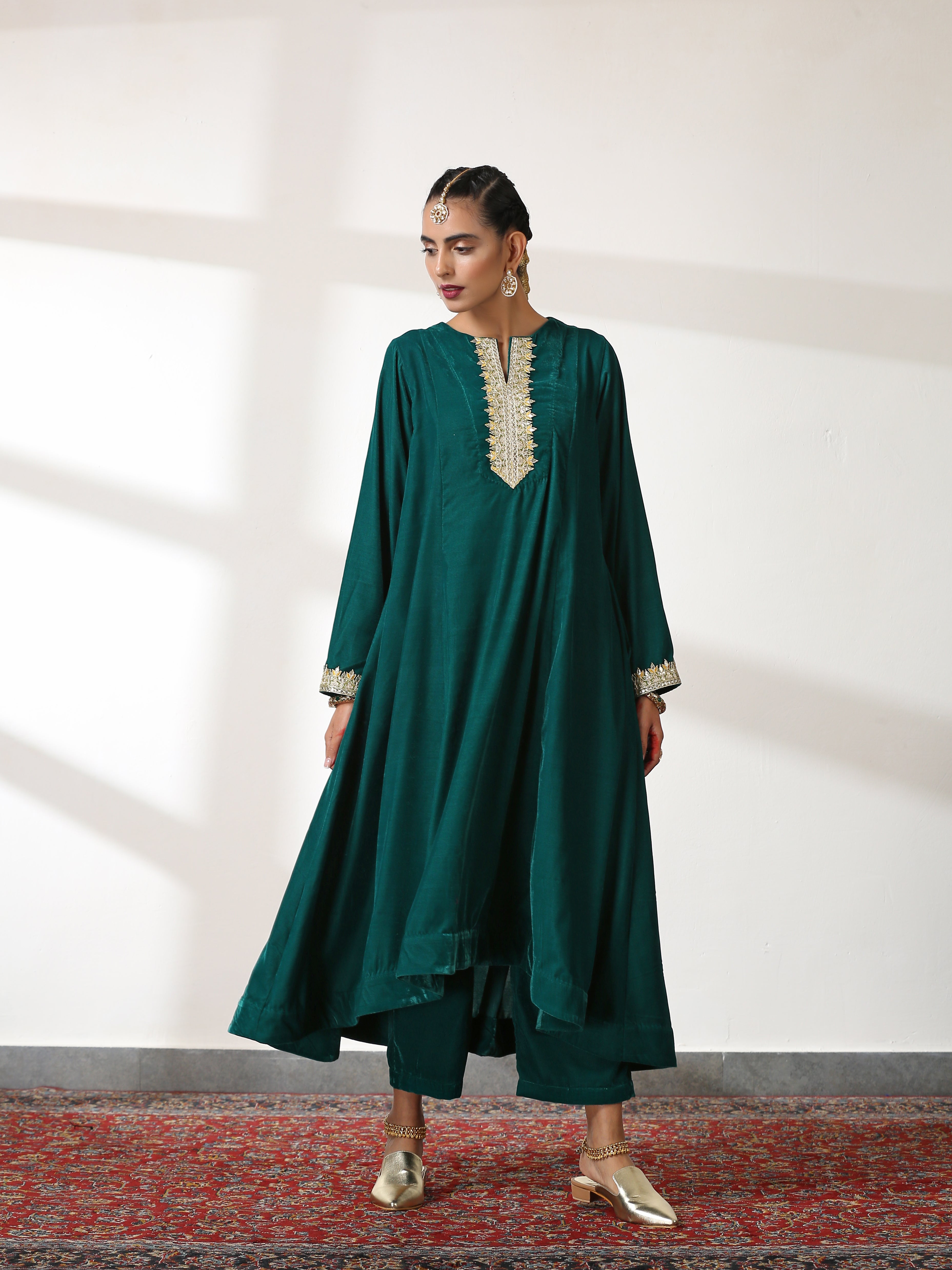 Women's Emerald Velvet Co-ordinate Top Set with Bottom and Gota Lace 2 Piece Set | Straight Fit, Round Neck, Sleeves, Pants, Festive Wear, (Velvet)