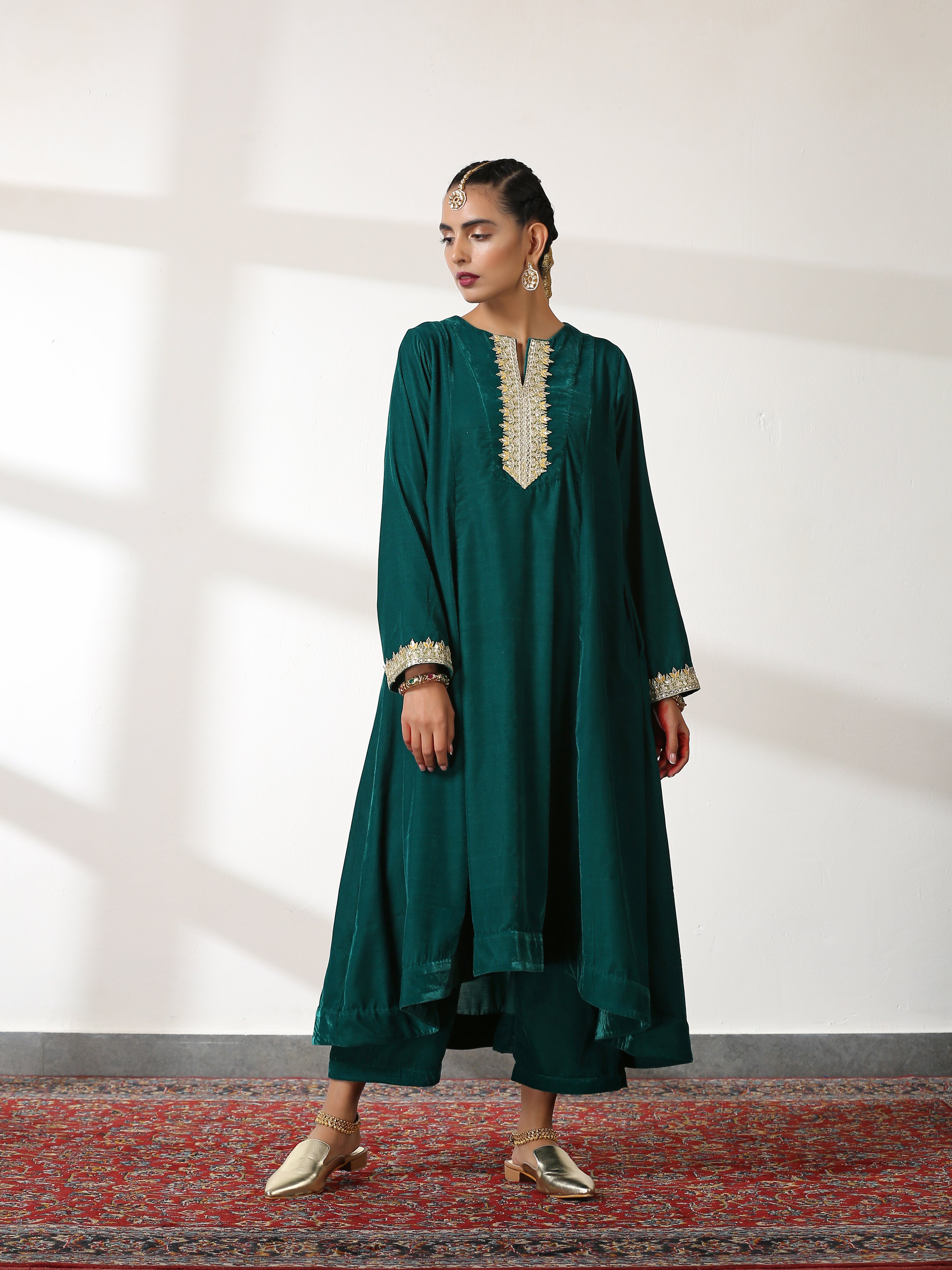 Women's Emerald Velvet Co-ordinate Top Set with Bottom and Gota Lace 2 Piece Set | Straight Fit, Round Neck, Sleeves, Pants, Festive Wear, (Velvet)