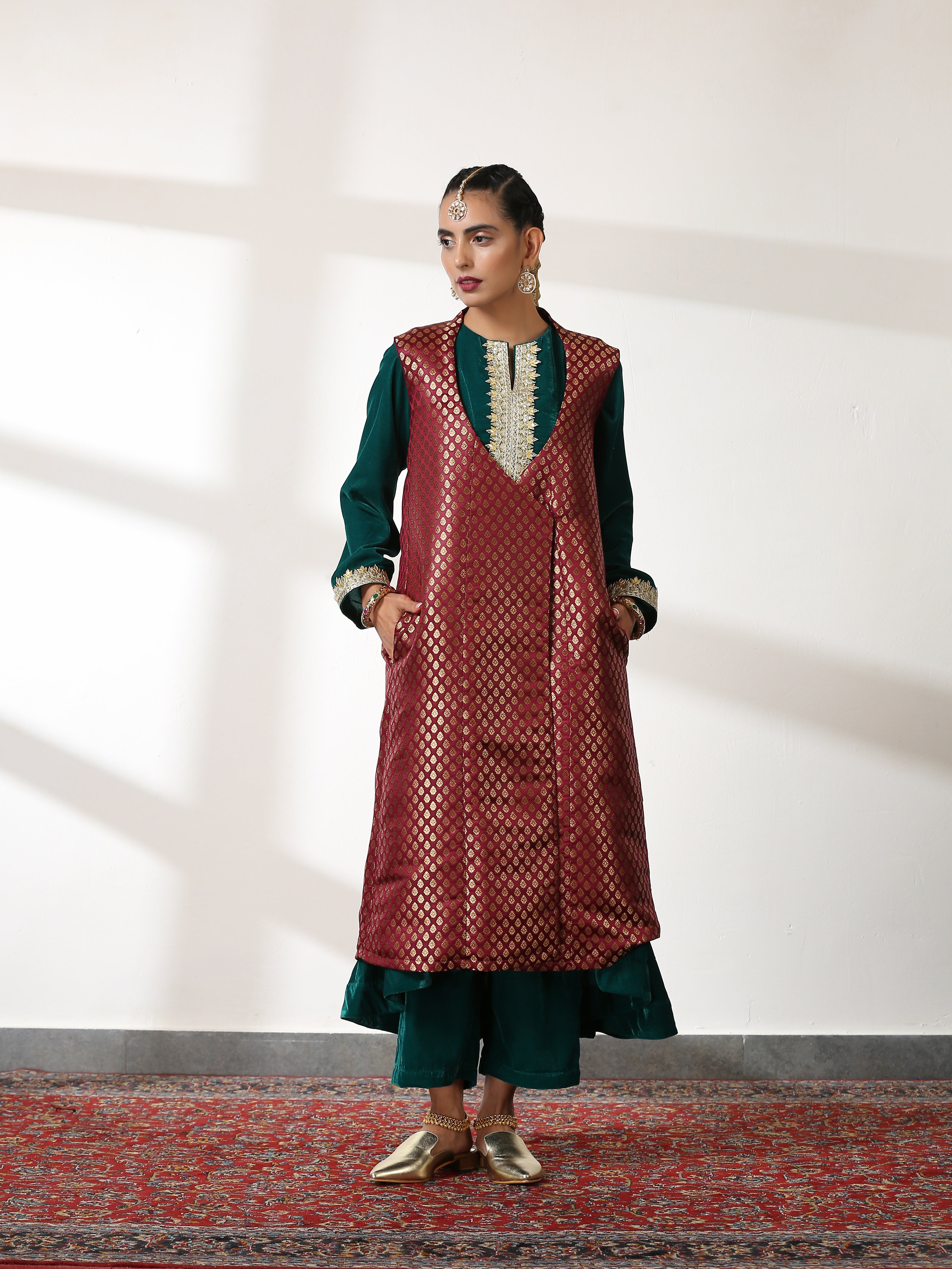 Women's Emerald Velvet Co-ordinate Top Set with Bottom and Gota Lace 2 Piece Set | Straight Fit, Round Neck, Sleeves, Pants, Festive Wear, (Velvet)