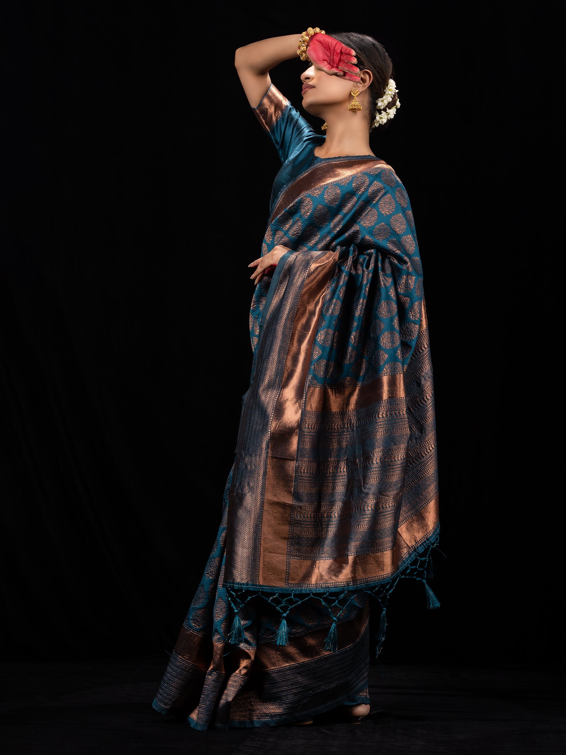 Vishesh Blue Fluorite Saree with Blouse Fabric