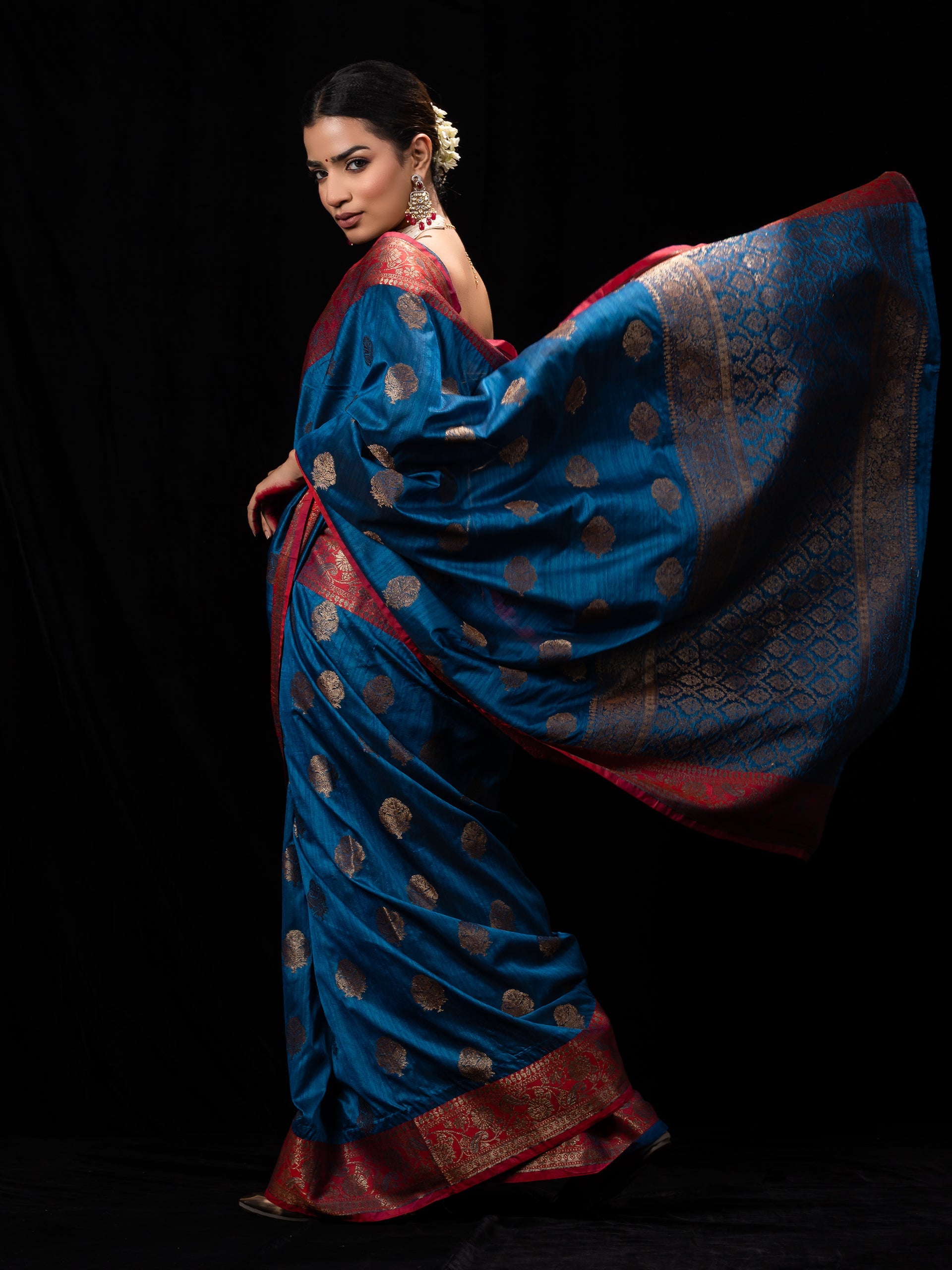 Vintage Opulence Blue & Red Silk Blend Saree with Blouse Fabric