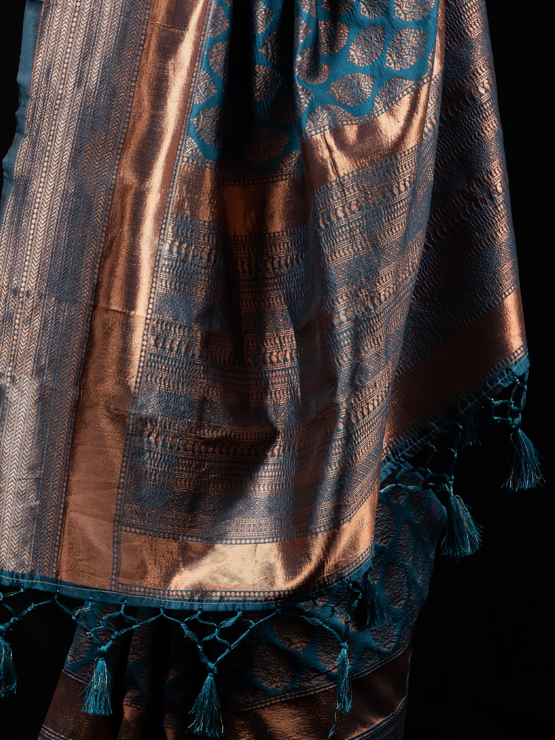 Vishesh Blue Fluorite Saree with Blouse Fabric
