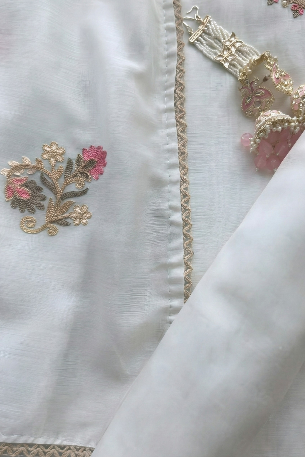 3 Pc Unstitched Suit - Mul White Kashmiri Embroidery Kurta with Beads , Embroidered Dupatta and Bottom