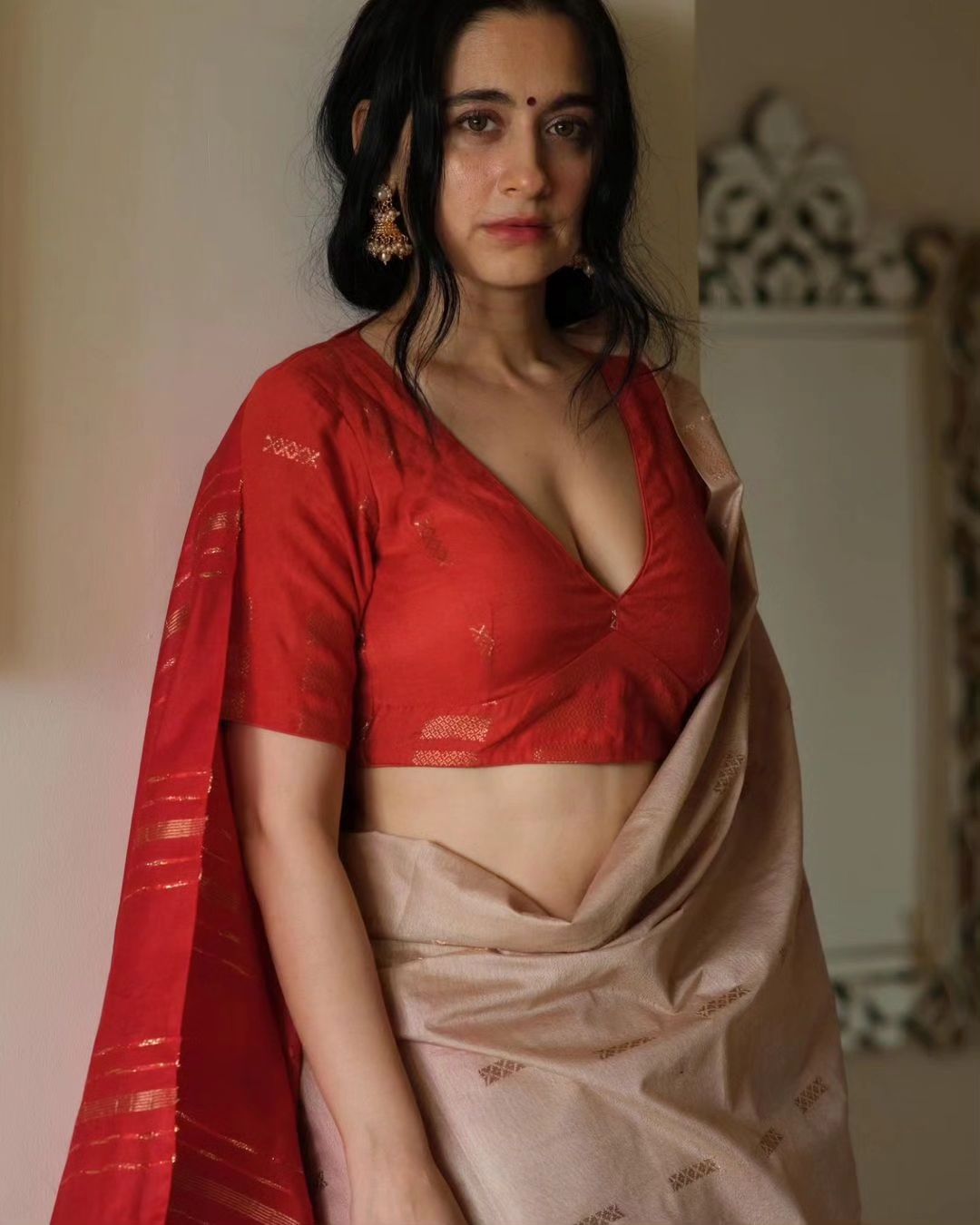 Aruna Cream and Red Soft Silk Blend Bhagalpur Saree with Blouse Fabric