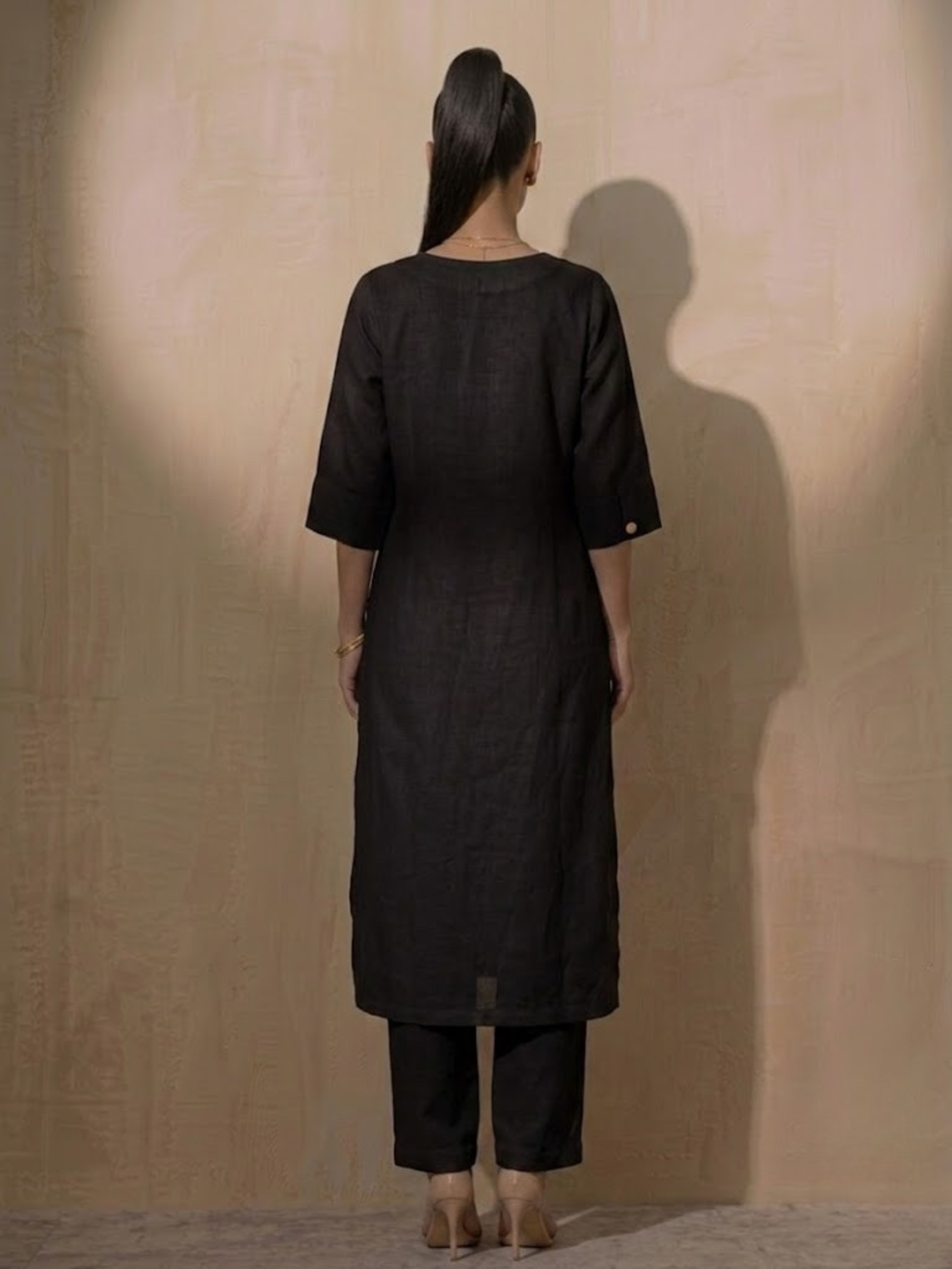 Swtantra Black Linen Round Neck Elbow Sleeve Kurta with Pants