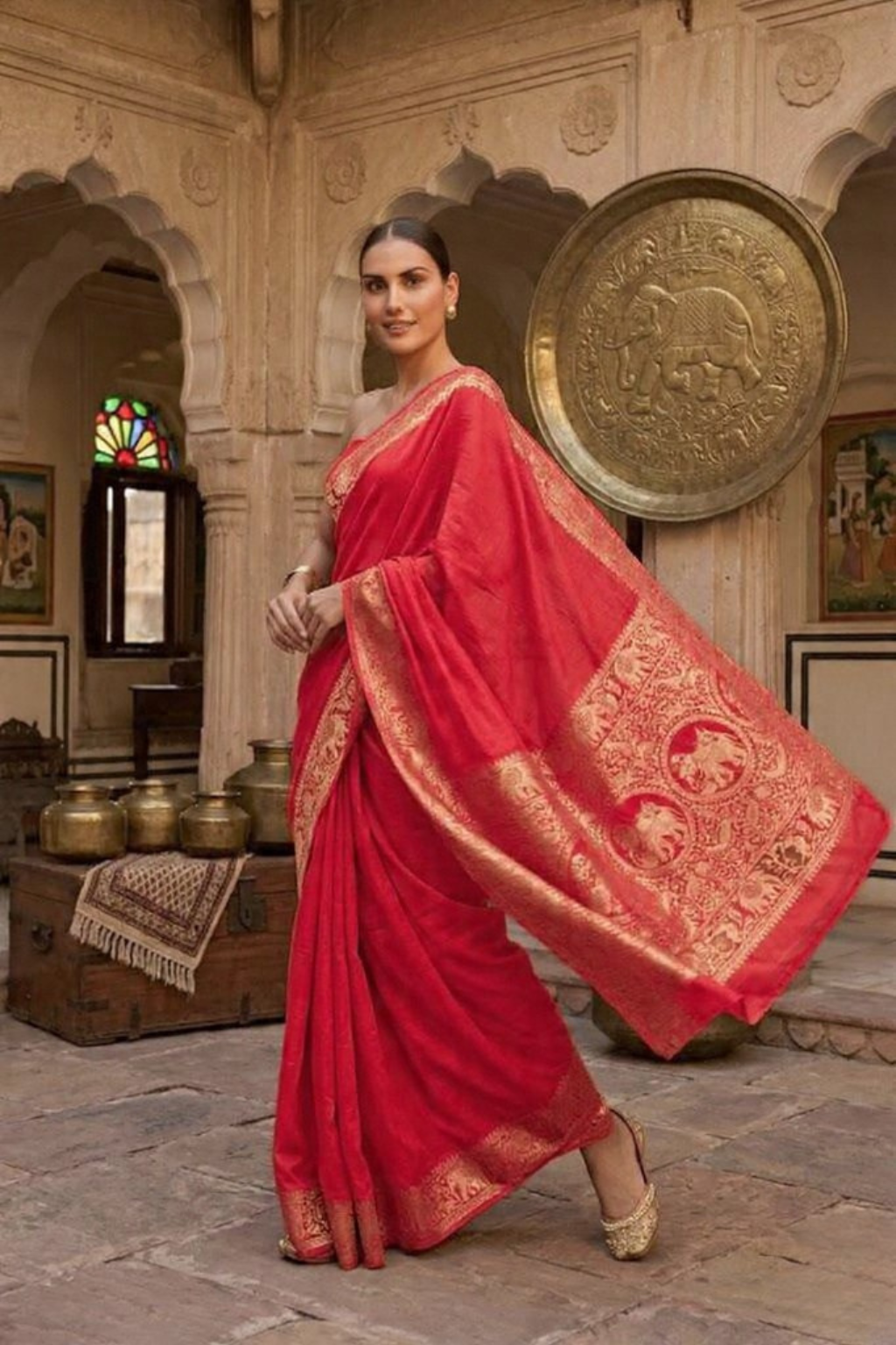 Dola Red Border Silk saree with Zari Border and Blouse Fabric