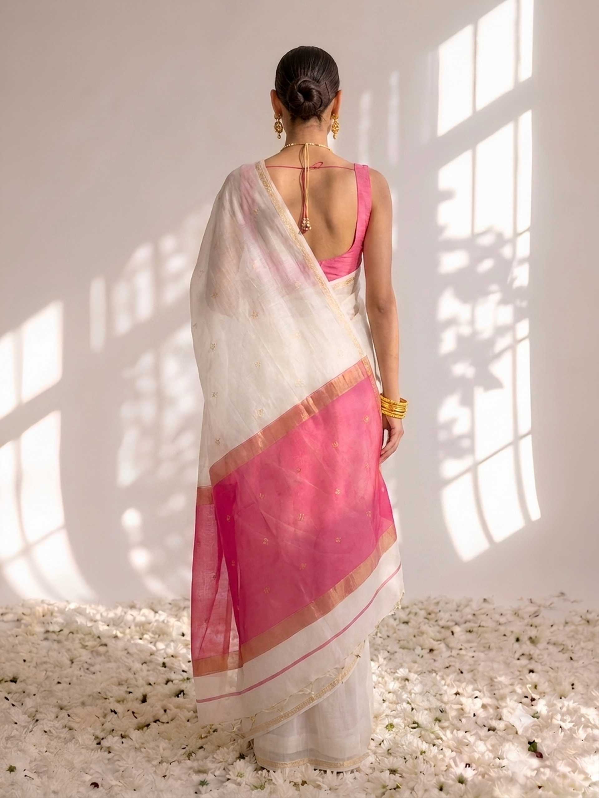 White and Pink Maheshwari Silk Cotton Saree with Self Blouse Fabric