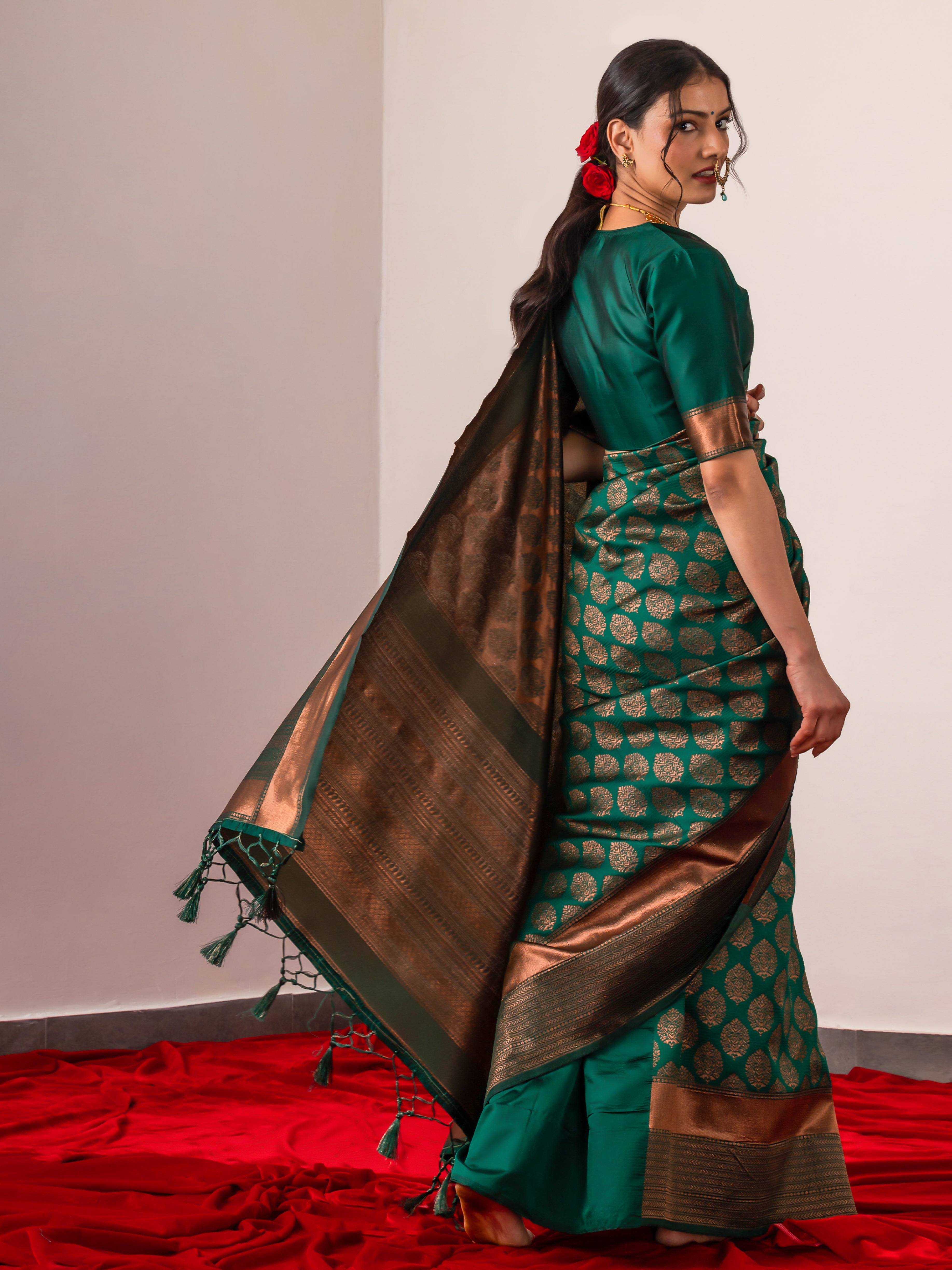 Vishesh Royal Green Bronze Saree with Blouse Fabric