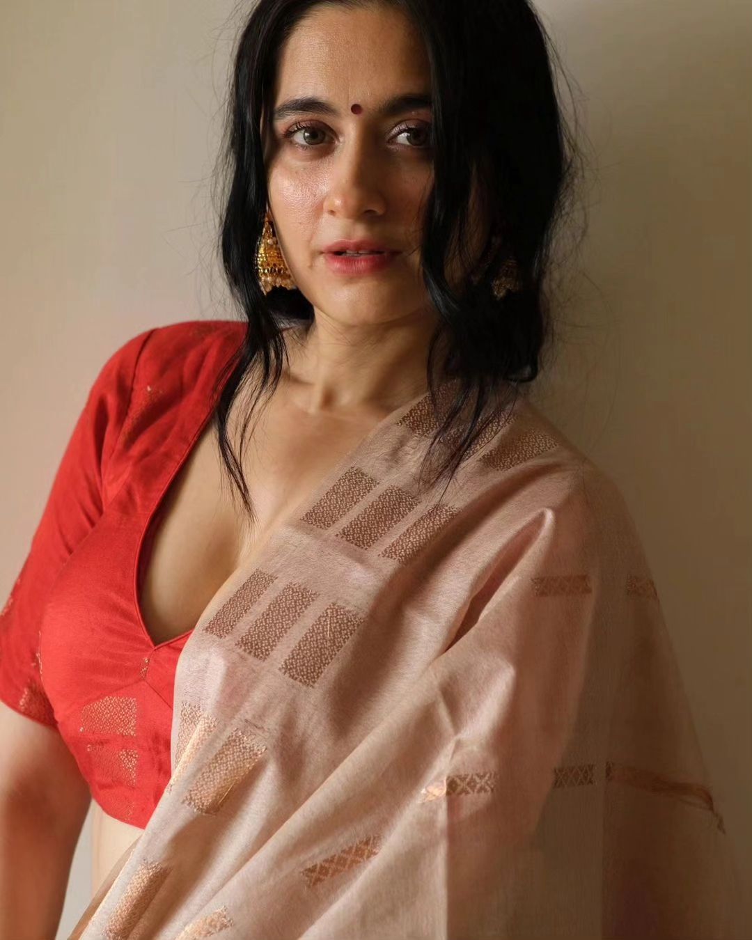 Aruna Cream and Red Soft Silk Blend Bhagalpur Saree with Blouse Fabric