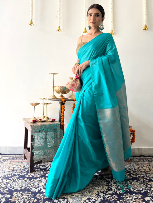 Elegant Blue Saree with Gold Woven Jacquard Pallu & Self Blouse Fabric