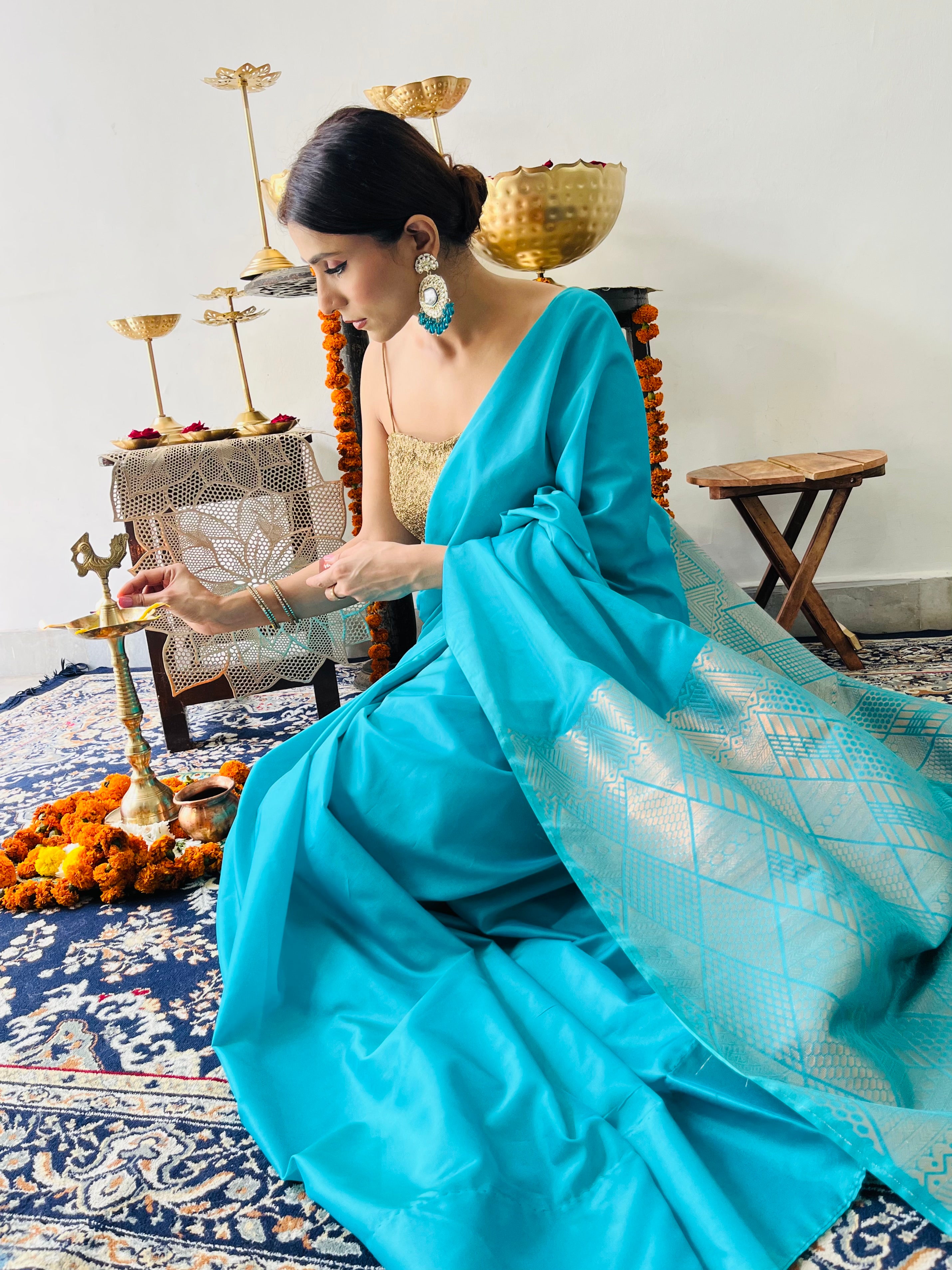 Elegant Blue Saree with Gold Woven Jacquard Pallu & Self Blouse Fabric