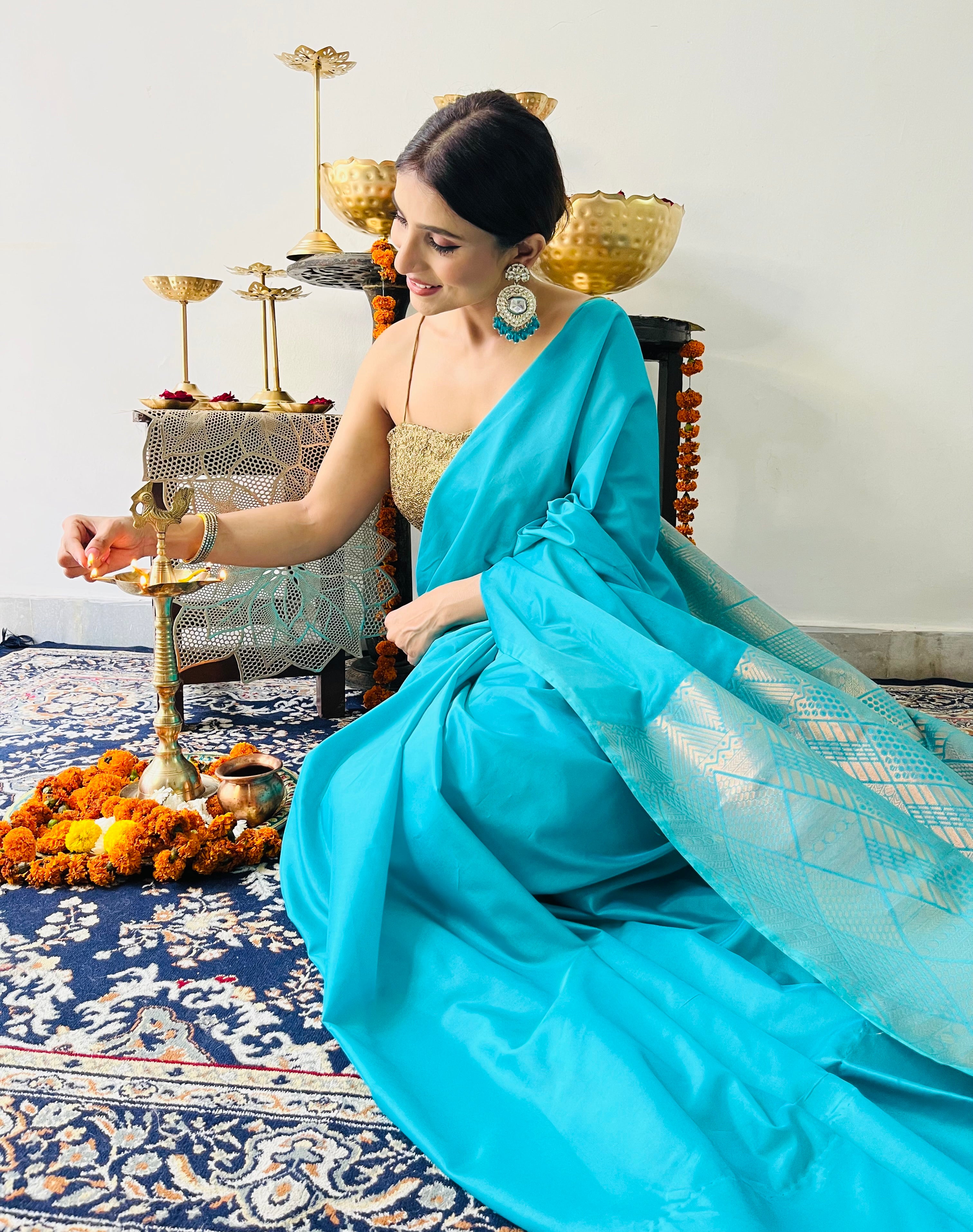 Elegant Blue Saree with Gold Woven Jacquard Pallu & Self Blouse Fabric