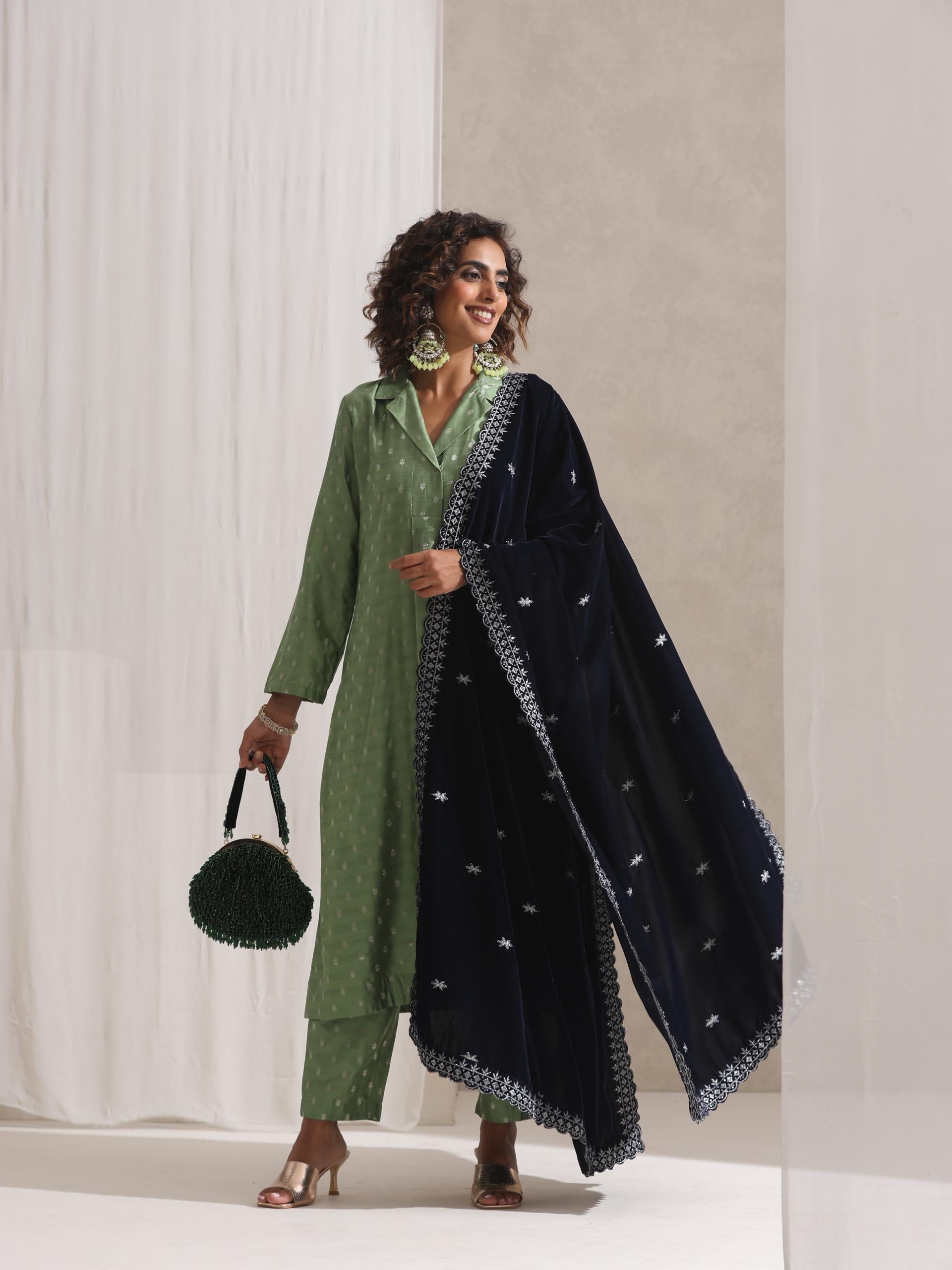 Women's Green Varanasi Silk Woven Collar Kurta with Pants 2 Piece Set | Straight Fit, Collar Neck, Full Sleeves Workwear, (Varanasi Silk)