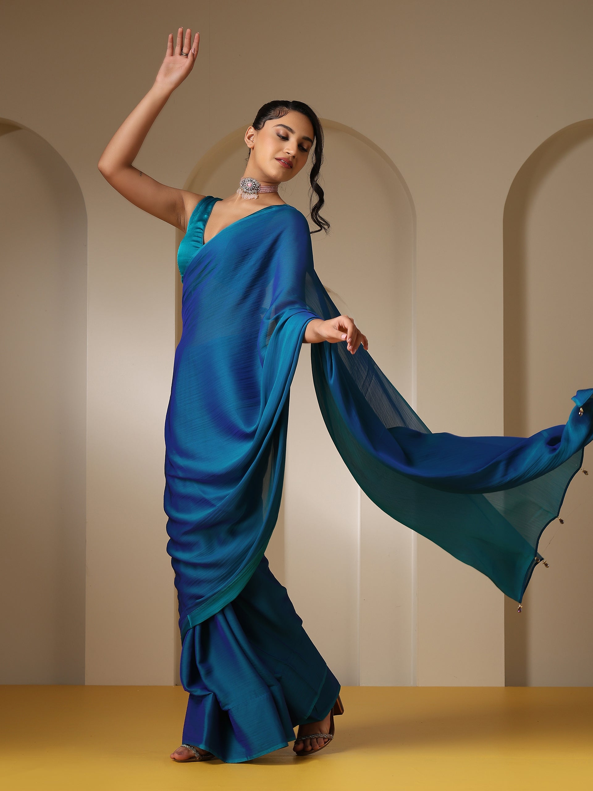 Blue green dual shade chiffon saree with self blouse fabric — view 7